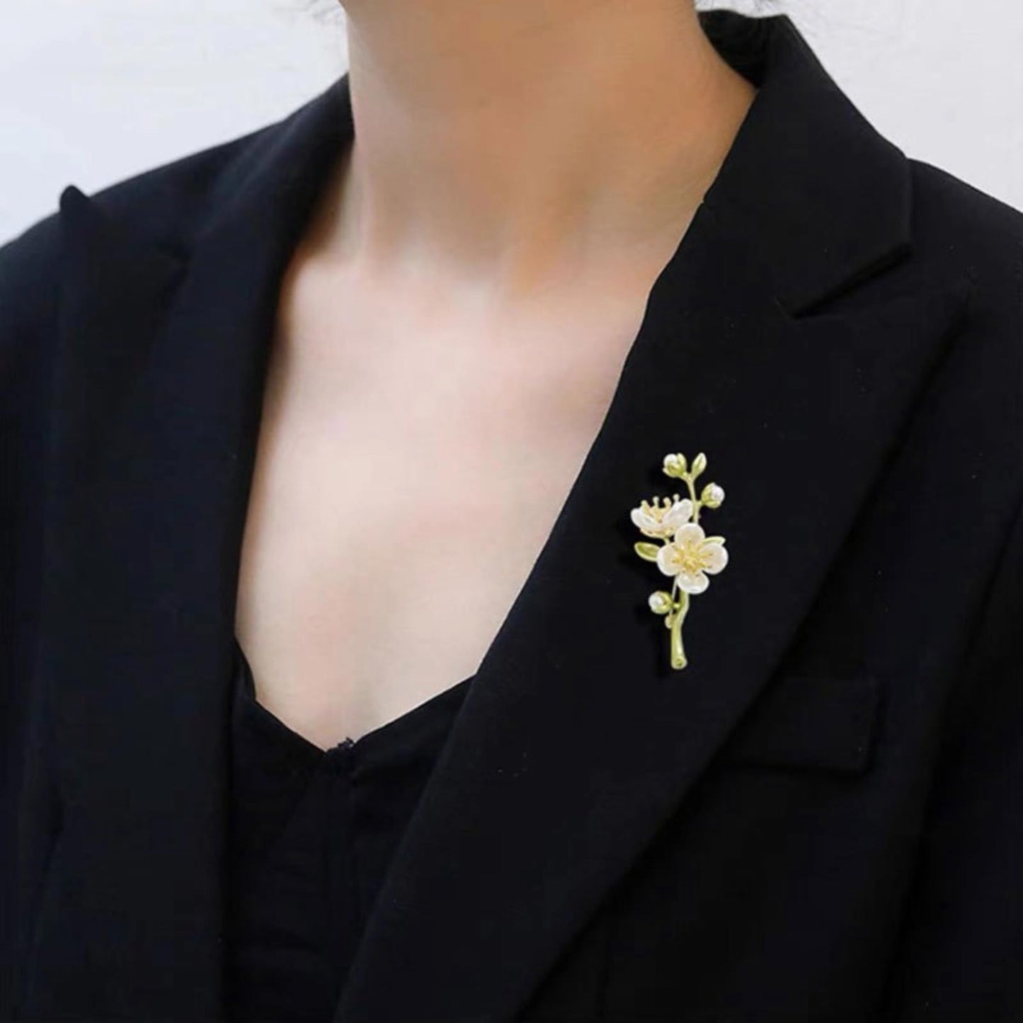 Elegant Flower Brooch for Women, Vintage Premium Enamel Boutonniere, Coat and Suit Pendant Necklace, Jasmine Magnolia Lily Osmanthus Designs (Jasmine)
