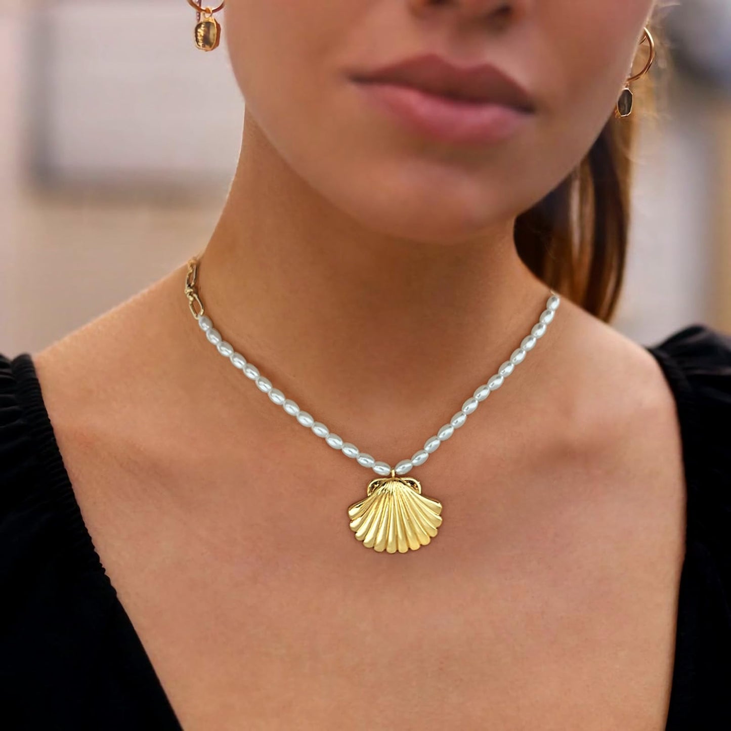 WOWORAMA Gold Pearl Shell Necklace for Women Dainty Scallop Shell Pendant Necklaces Adjustable Pearl Link Chain Choker Necklace Summer Beach Seashell Necklace Jewelry