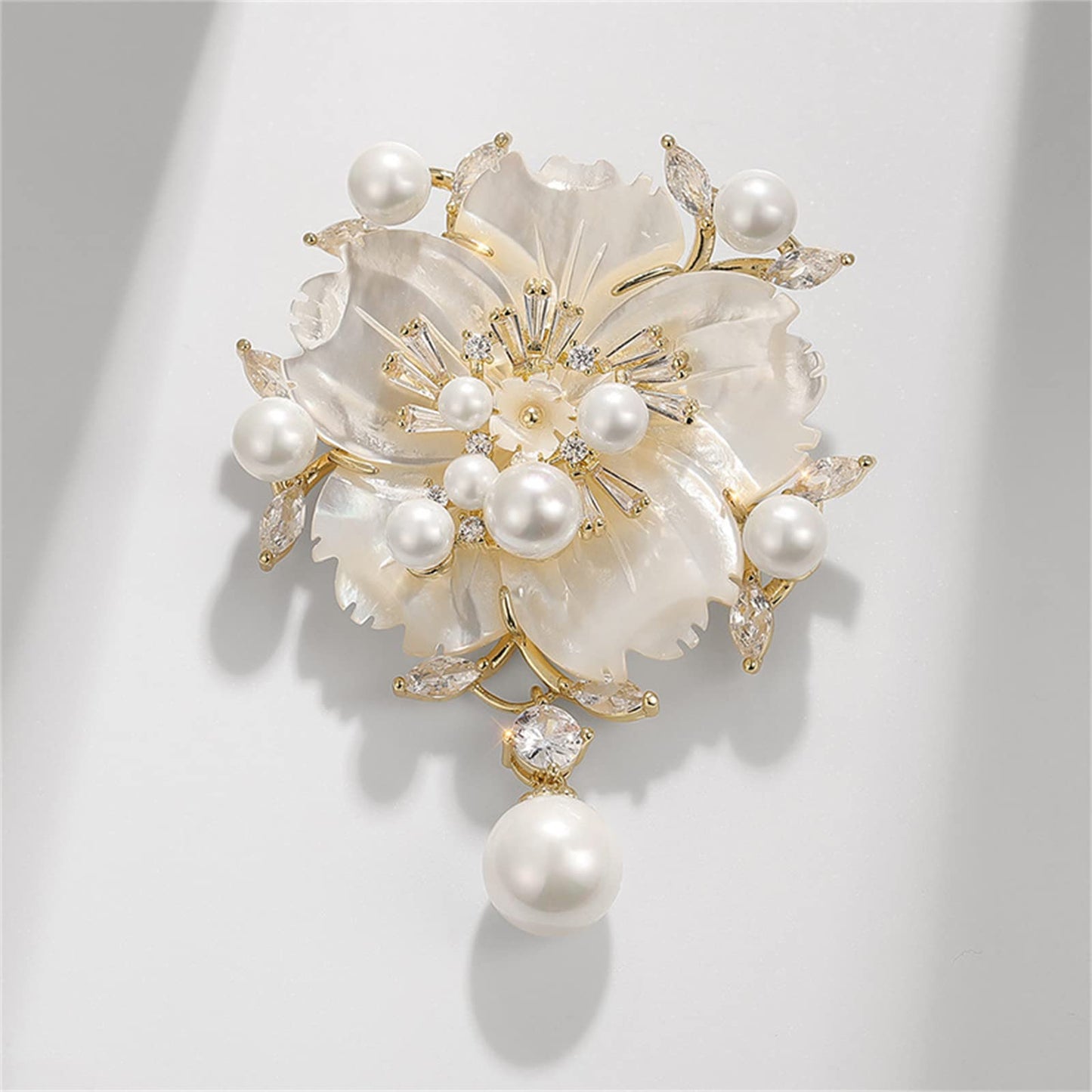 AILONMEI Elegant Pearl Flower Designer Brooch Pins Broches Costume Jewelry For Women Fashion Christmas Gift (Shell Flower)