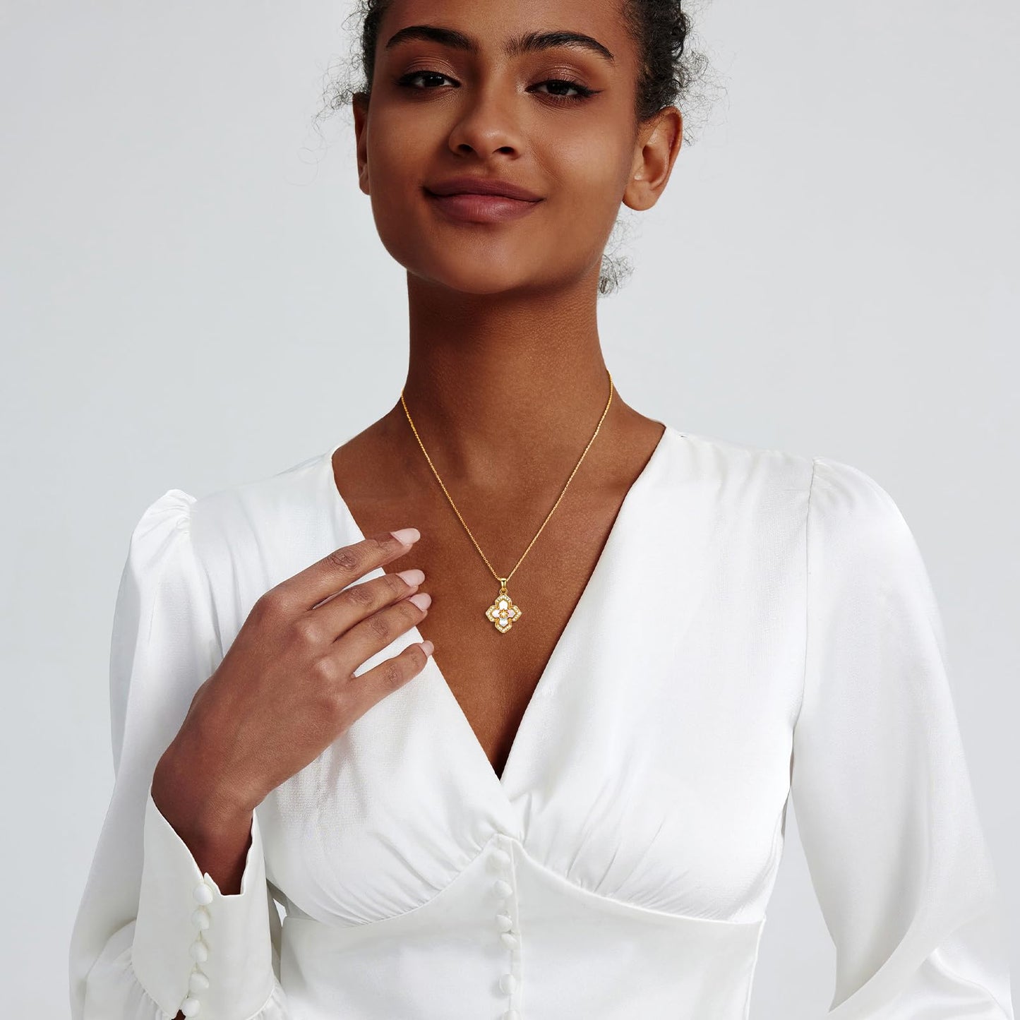 Zeffy Gold Clover Necklace for Women Dainty 14K Gold Plated CZ Mother of Pearl Pendant Necklace Charm Clover Pendant Lucky Necklaces for Women Jewelry