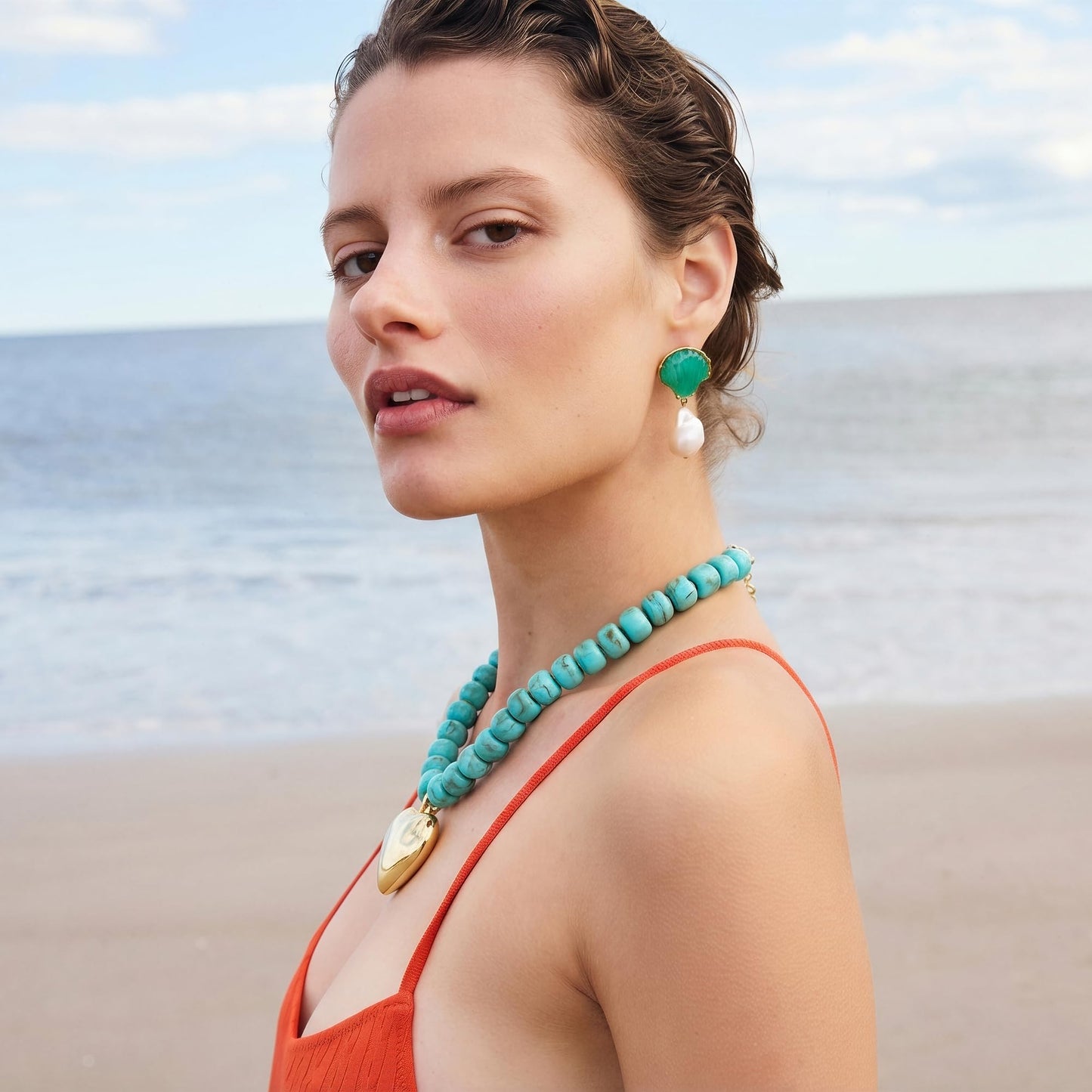 MIUSISHIYU Turquoise Blue Faux Stone Resin Chunky Necklaces for Women, Trendy Beaded Puffy Gold Heart Pendant Statement Choker, Lightweight Boho Y2K Summer Beach Jewelry
