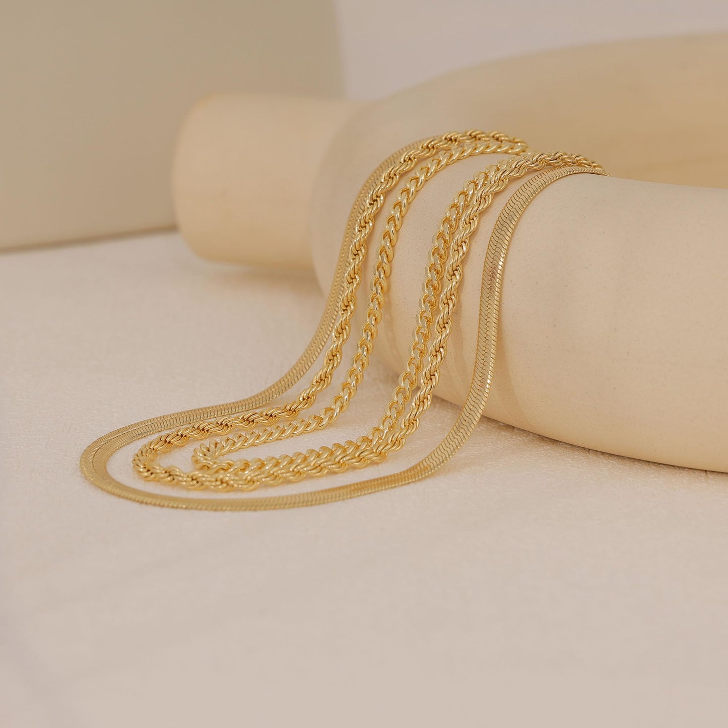 XIXINI Layered Necklaces for Women, Dainty Gold Necklace Stack 14k Gold Plated Layering Cuban Beads Chain Necklaces for Women Trendy Simple Layered Disc Pendant Necklace Set Fashion Gold Jewelry Sets