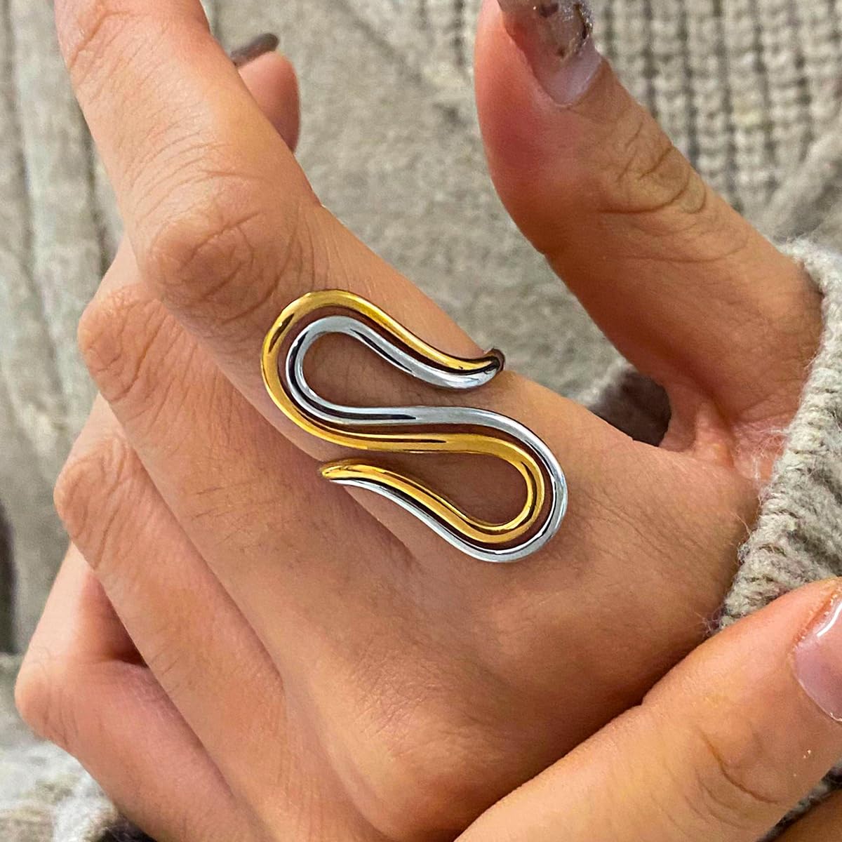 AIETUE Chunky Rings For Women, Gold Silver Thumb Ring Asymmetrical Wavy Curve Ring Adjustable Non Tarnish Dainty Stainless Steel New Year Anniversary Birthday Jewelry Gift (Unique-G&S Mixed)