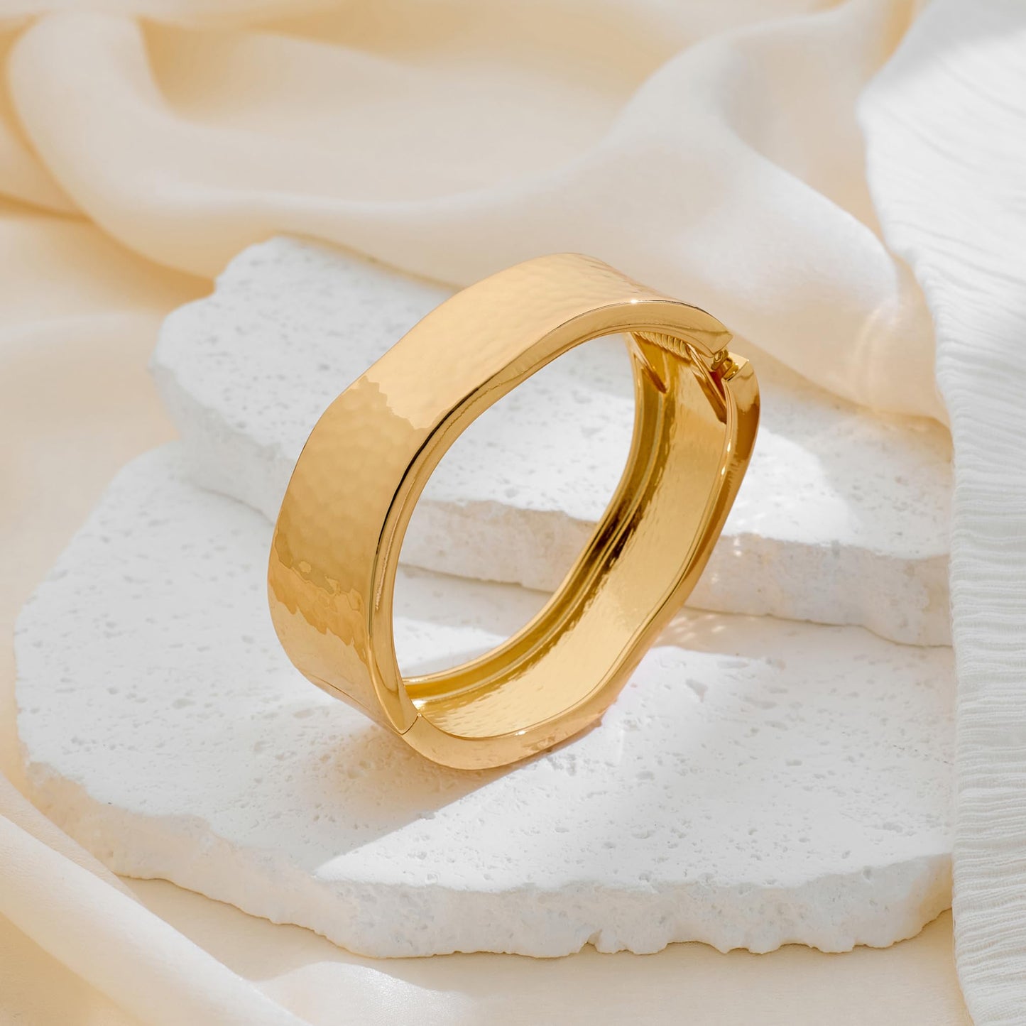MIJENITI Gold Cuff Bangle Bracelets for Women Charm Chunky Bracelets Gold Statement Bracelet Trendy Jewelry for Women