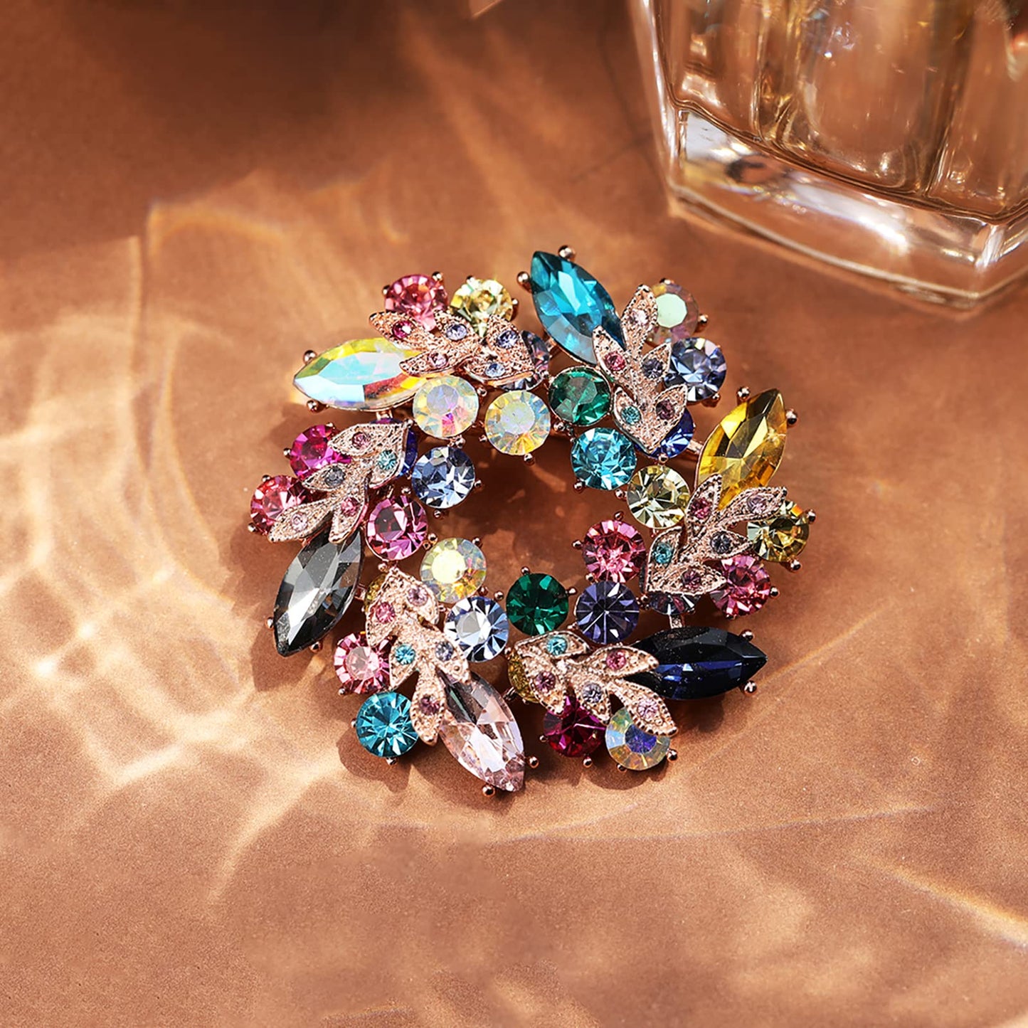 AILONMEI Elegant Pearl Flower Designer Brooch Pins Broches Costume Jewelry For Women Fashion Christmas Gift (Colorful Wreath)