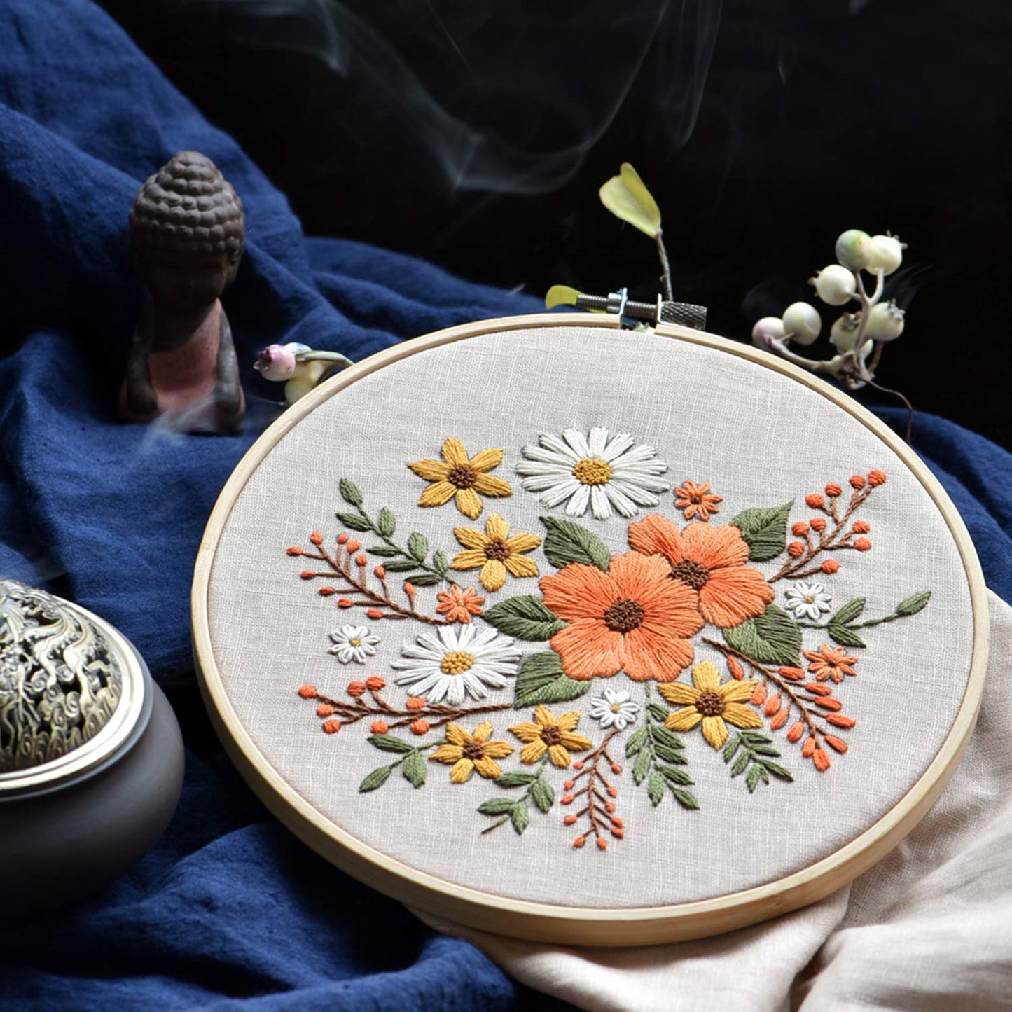 FEPITO 2 Sets Full Range Embroidery Starter Kit with Pattern and Instructions Cross Stitch Kit Includes 2 Pcs Embroidery Clothes with Floral Pattern, 1 Pcs Plastic Embroidery Hoops, 1 Pcs Scissor