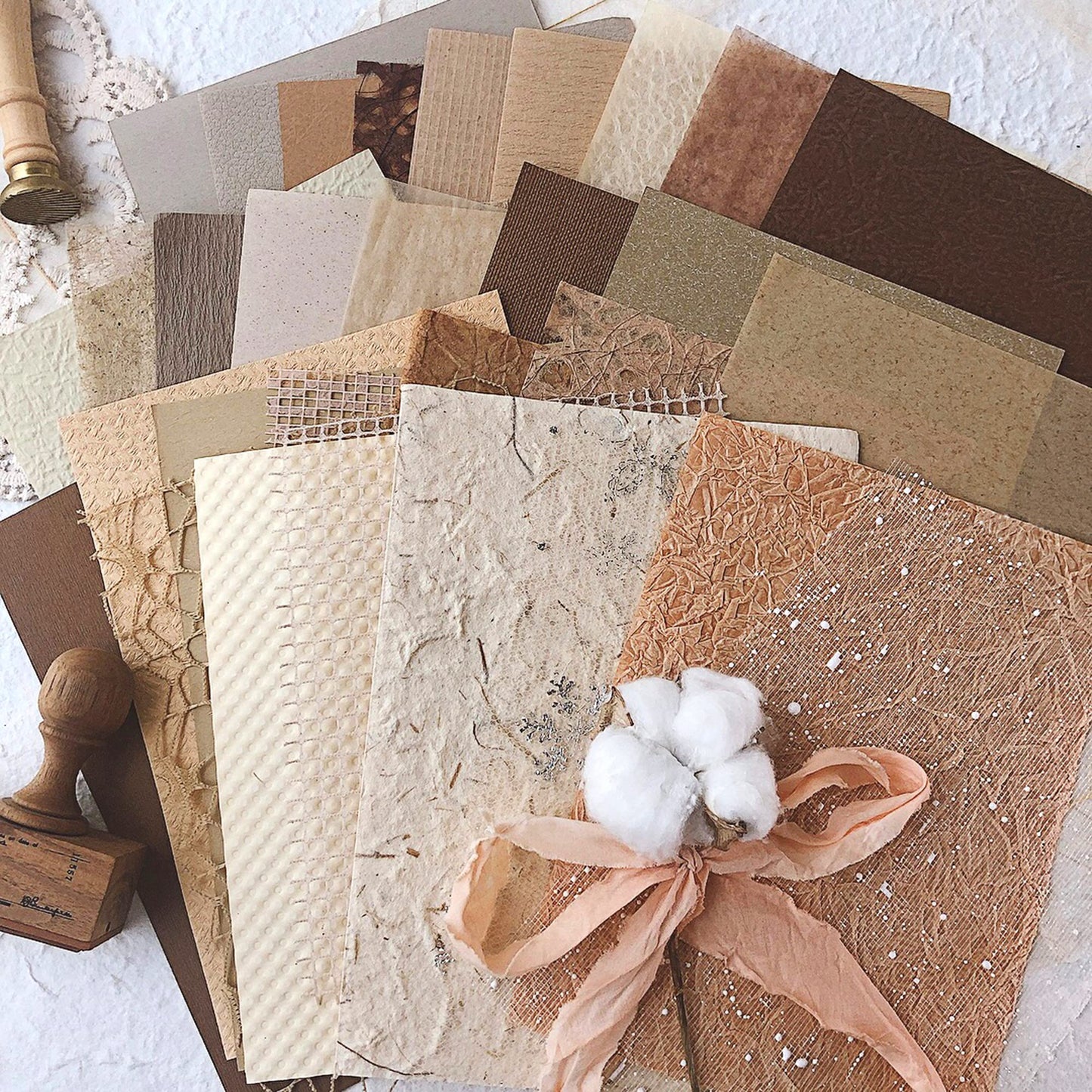 Aromoty 30 sheets A5 Large Textured Scrapbook Paper&Mesh Fabric set - Handmade Craft Mulberry Special Paper Mix for Scrapbooking Junk Journaling Supplies Card DIY Materials Collage, 5.8x8.2 Inches