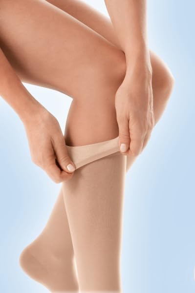 JOBST Opaque SoftFit 15-20 mmHg Closed Toe Knee High Compression Stocking, Midnighty Navy, Large