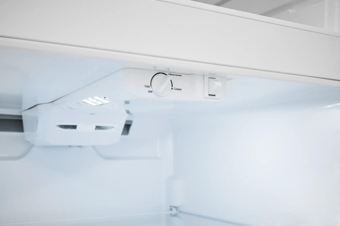 Frigidaire 27.6 in. 13.9 cu. ft. Top Freezer Refrigerator in White