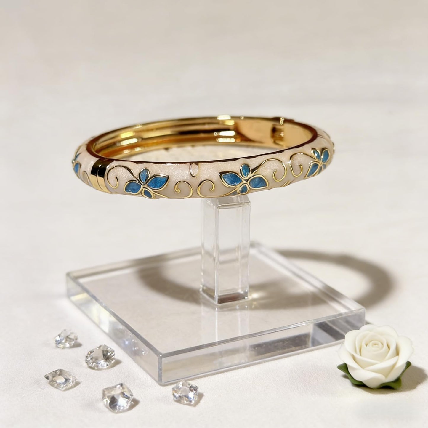 MQCEHTI Vintage Flower Cloisonne Bangle Bracelet for Women, Enamel Chunky Gold Plated Bracelets Jewelry Gifts (White Blue Flower)