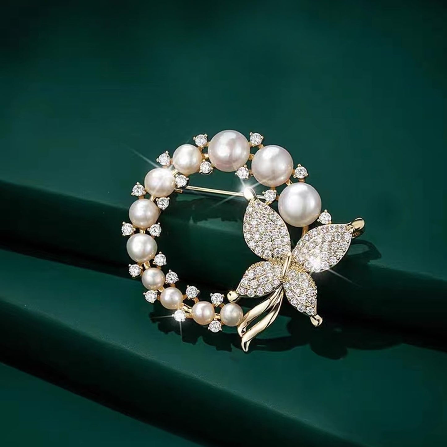 Gold Butterfly Wreath Flower Crystal Brooches Pins Fashion Beautiful Created Rhinestone Pearl Floral Brooch Good Idea for Party Dance Wedding Banquet for Elegant Women Girl (Butterfly Pearl)