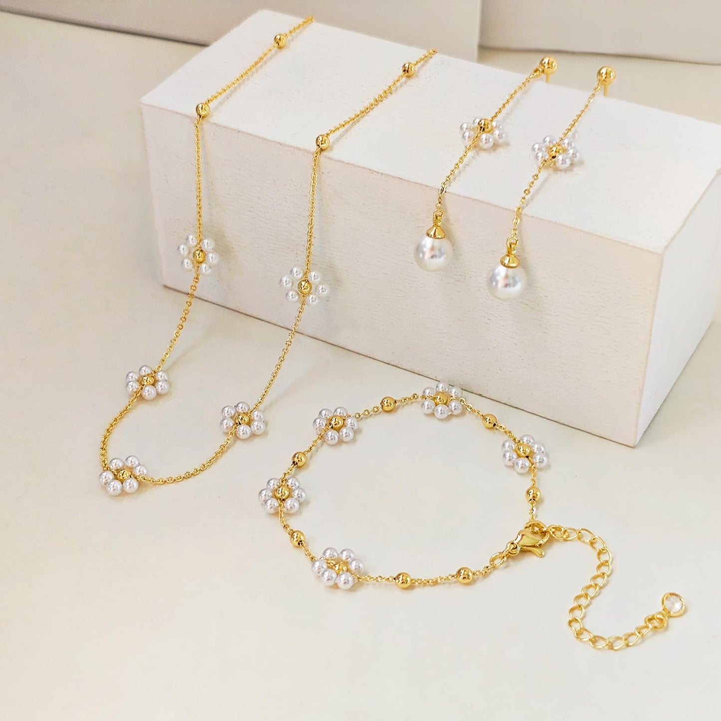 Zeffy Dainty Daisy Pearl Necklace and Earring Set with Drop Earrings Bracelets 14K Gold Plated Flower Choker Necklace Wedding Bride Jewelry Trendy Gift