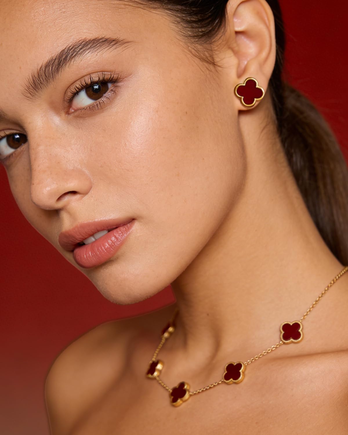 Aimétte Monette 18K Gold Plated Jewelry Set, Clover Necklace Stud Earrings for Women Hypoallergenic Red Lucky Clover Pendant Necklace Gifts for Women Trendy