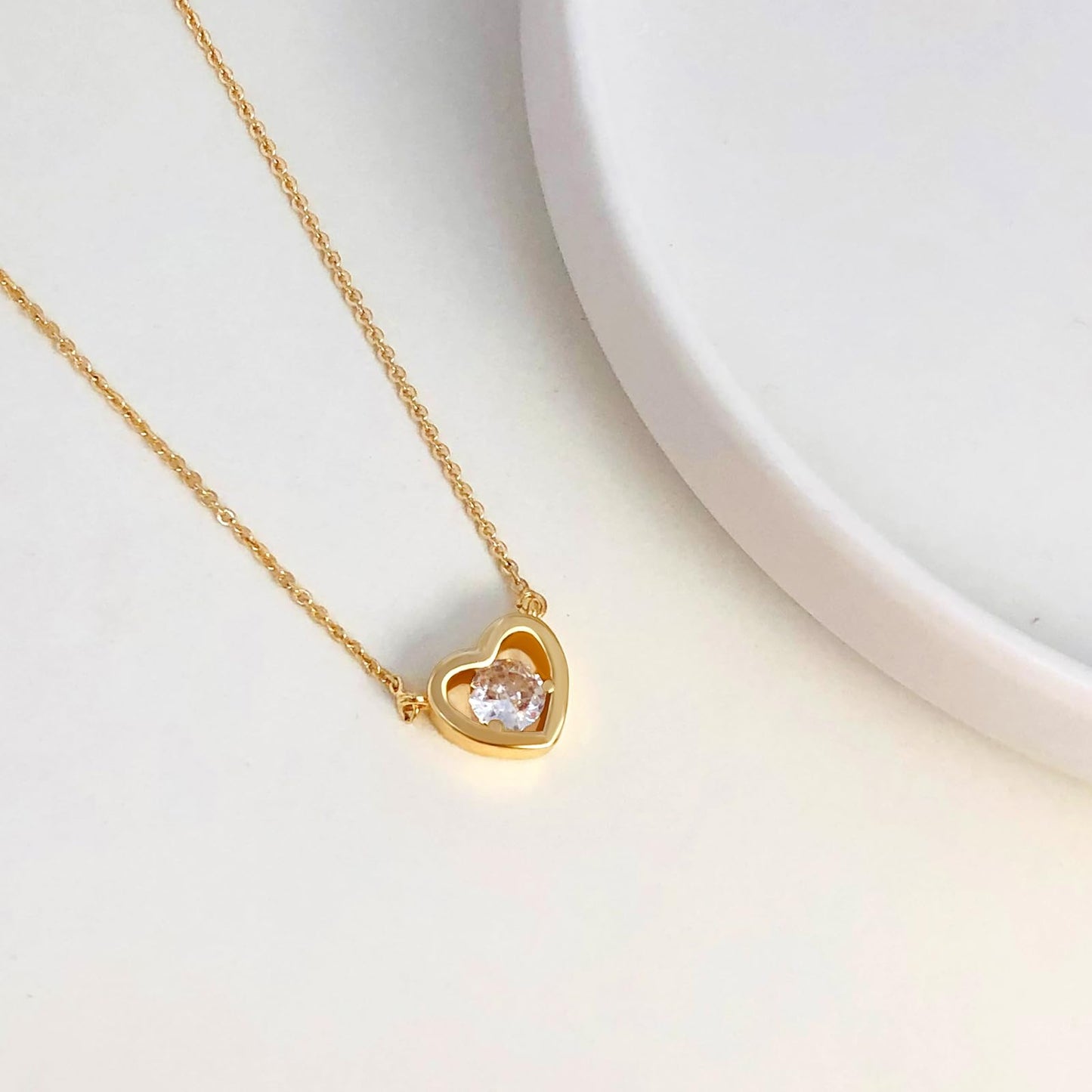 Zeffy Gold CZ Heart Necklace Tiny Cute Diamond Heart Choker Simple Dainty Gold Jewelry for Women Trendy Gifts