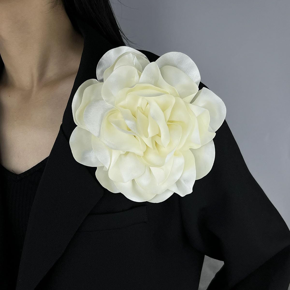 ZZ ZINFANDEL 19mm Extra Large Rose Flower Brooches Lapel Pins Dainty Satin Fabric Brooches Big Camellia Flower Brooch Pin for Women Wedding Part Dance Clothes Accessories Jewelry Gifts (Creamy)