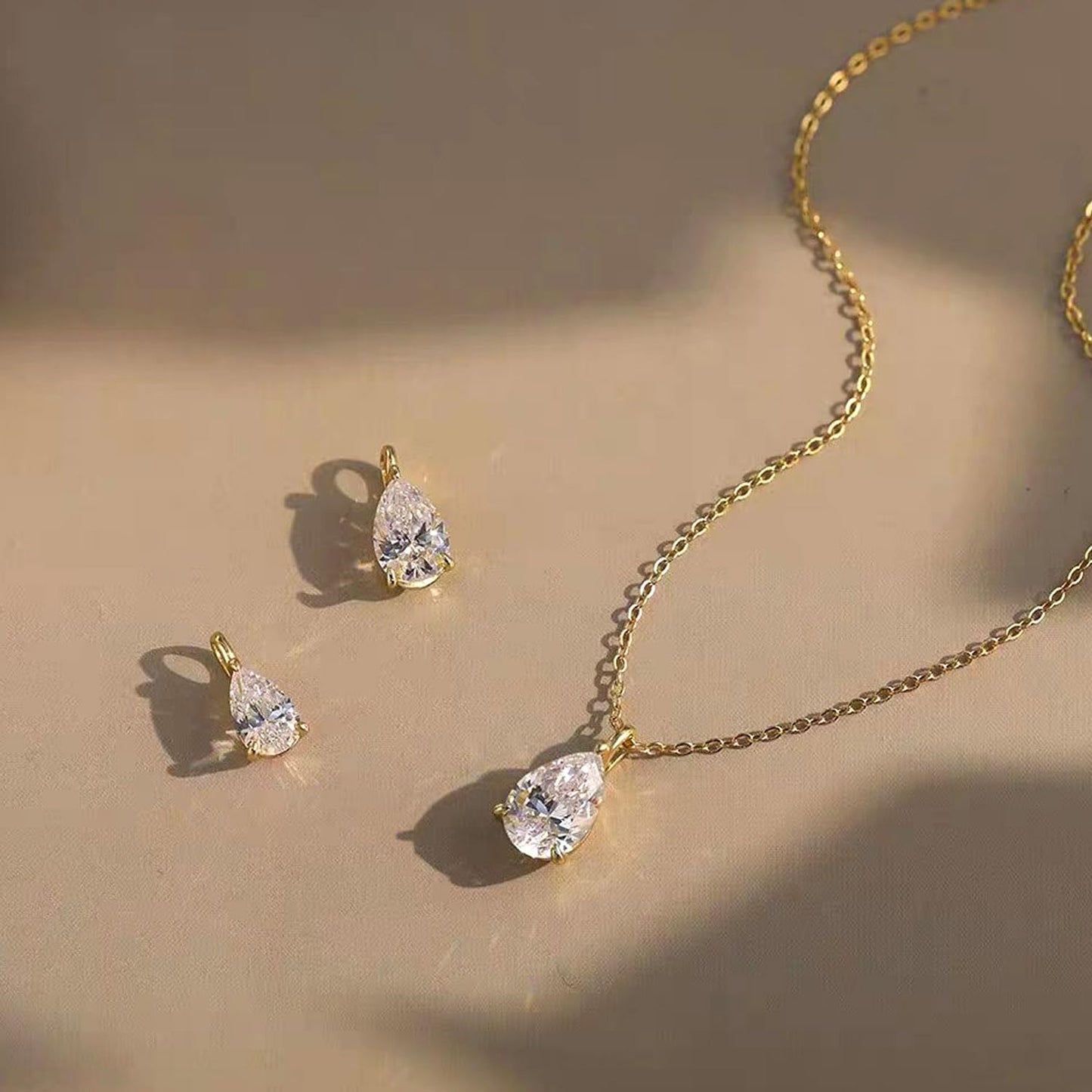Zeffy Dainty Gold Necklace for Women Simple Small CZ Teardrop Diamond Choker Trendy Gold Jewelry Gifts