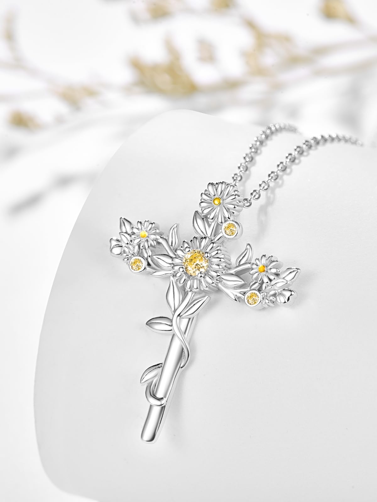 Zhi Kexin Daisy Cross Necklace for Women 925 Sterling Silver Daisys Pendant Jewelry Anniversary Mothers Day Birthday Gifts for Daisies Lovers