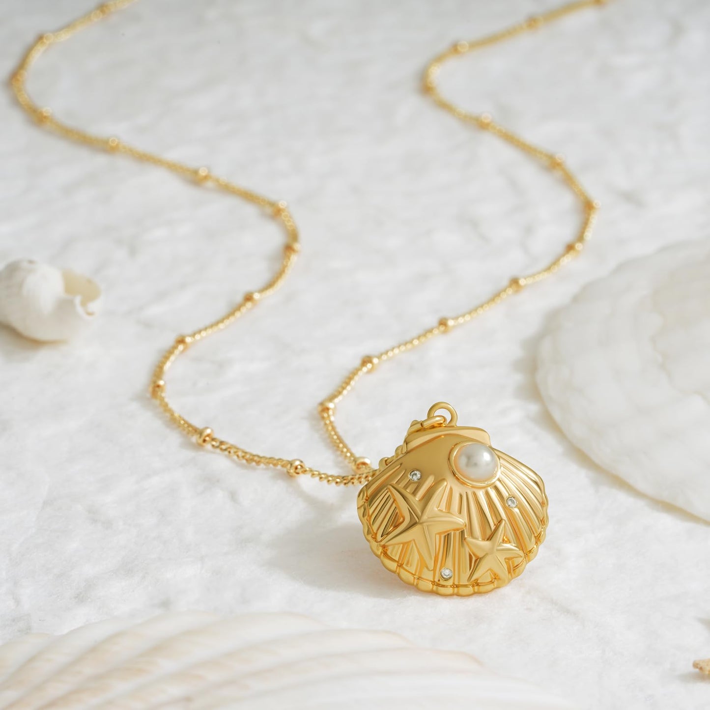MEVECCO Dainty Gold Sea Shell Pendent Necklace for Women 18K Gold Plated Shell Pearl Necklace Boho Beach Handmade Ocean Jewelry for Holiday