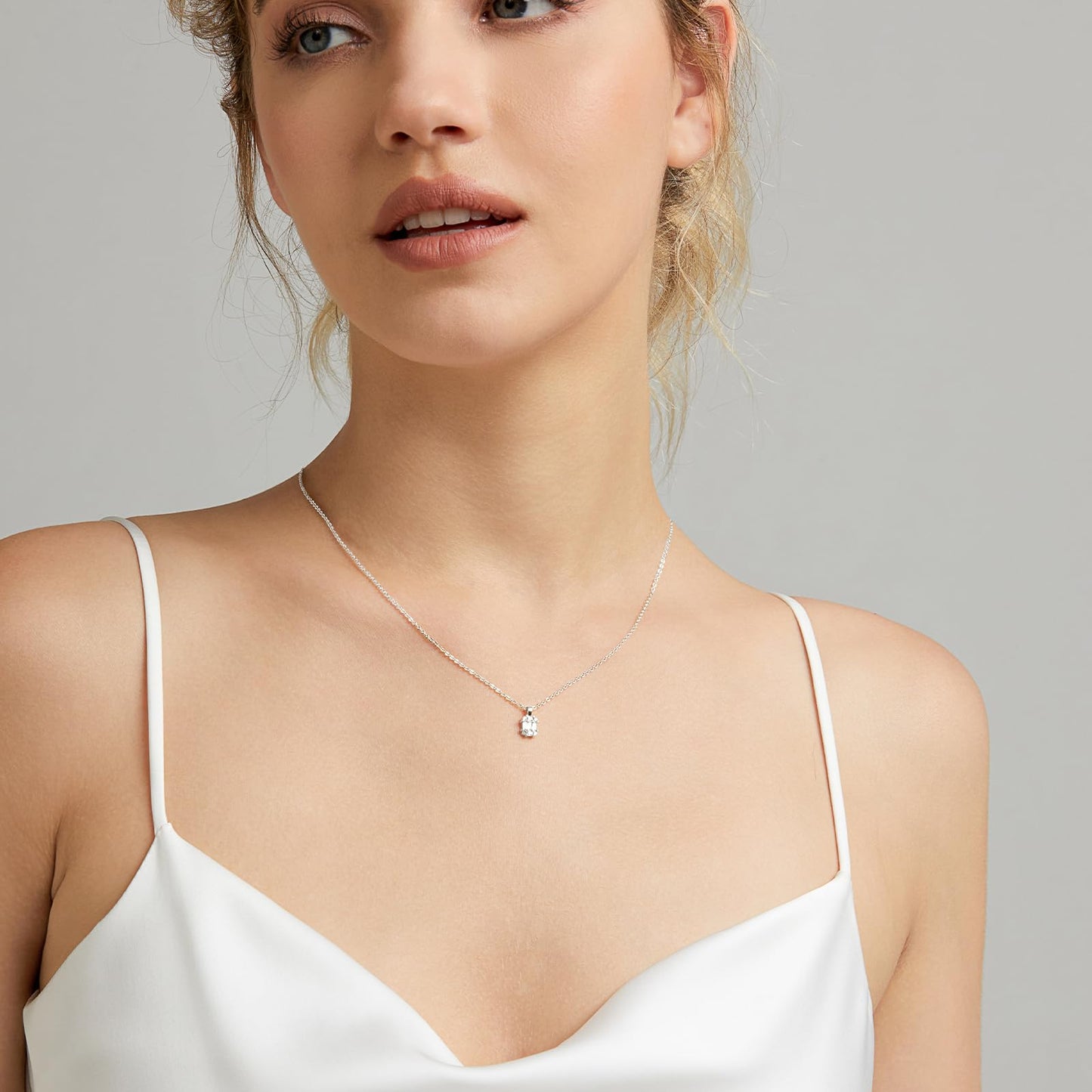 Zeffy Silver Necklace Diamond Pendant Necklaces Dainty Simple Cute Silver Cubic Zirconia Choker Necklaces for Women Trendy Silver Jewelry Gift