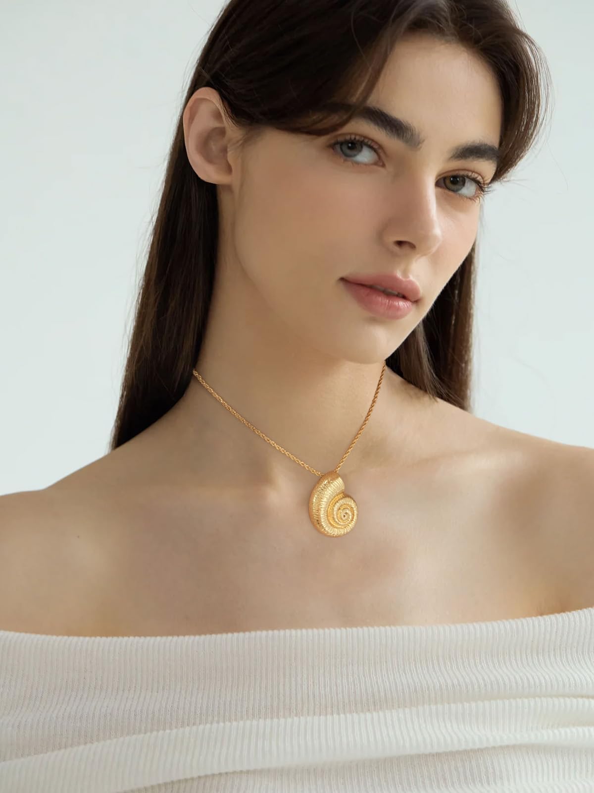 WOWORAMA Gold Conch Shell Necklace for Women Matte Gold Sea Snail Pendant Necklaces Adjustable Chain Ocean Sea Witch Shell Choker Necklace Vintage Summer Beach Jewelry
