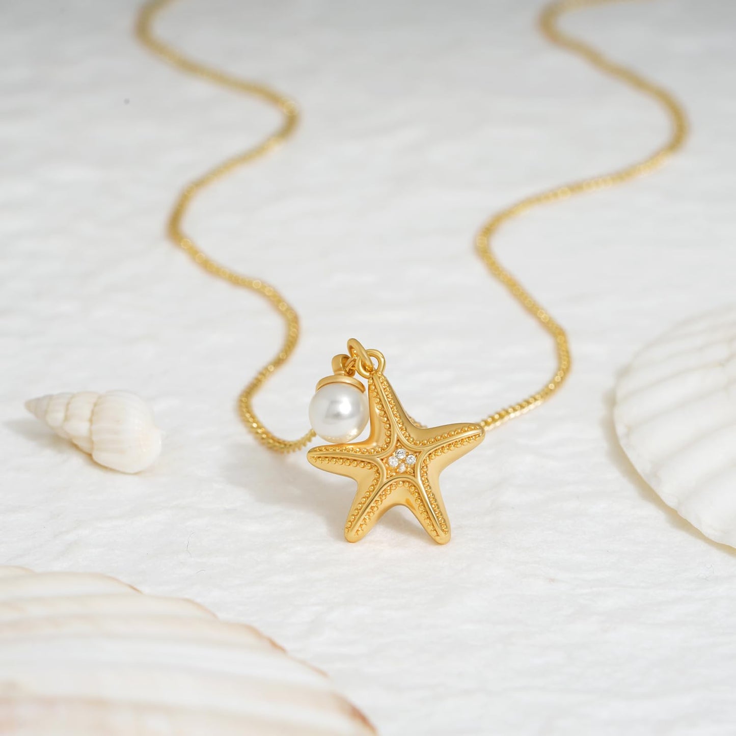 MEVECCO Dainty Gold Starfish Pearl Pendent Necklace for Women 18K Gold Plated Beach Cute Starfish Necklace Pearl Boho Handmade Ocean jewelry