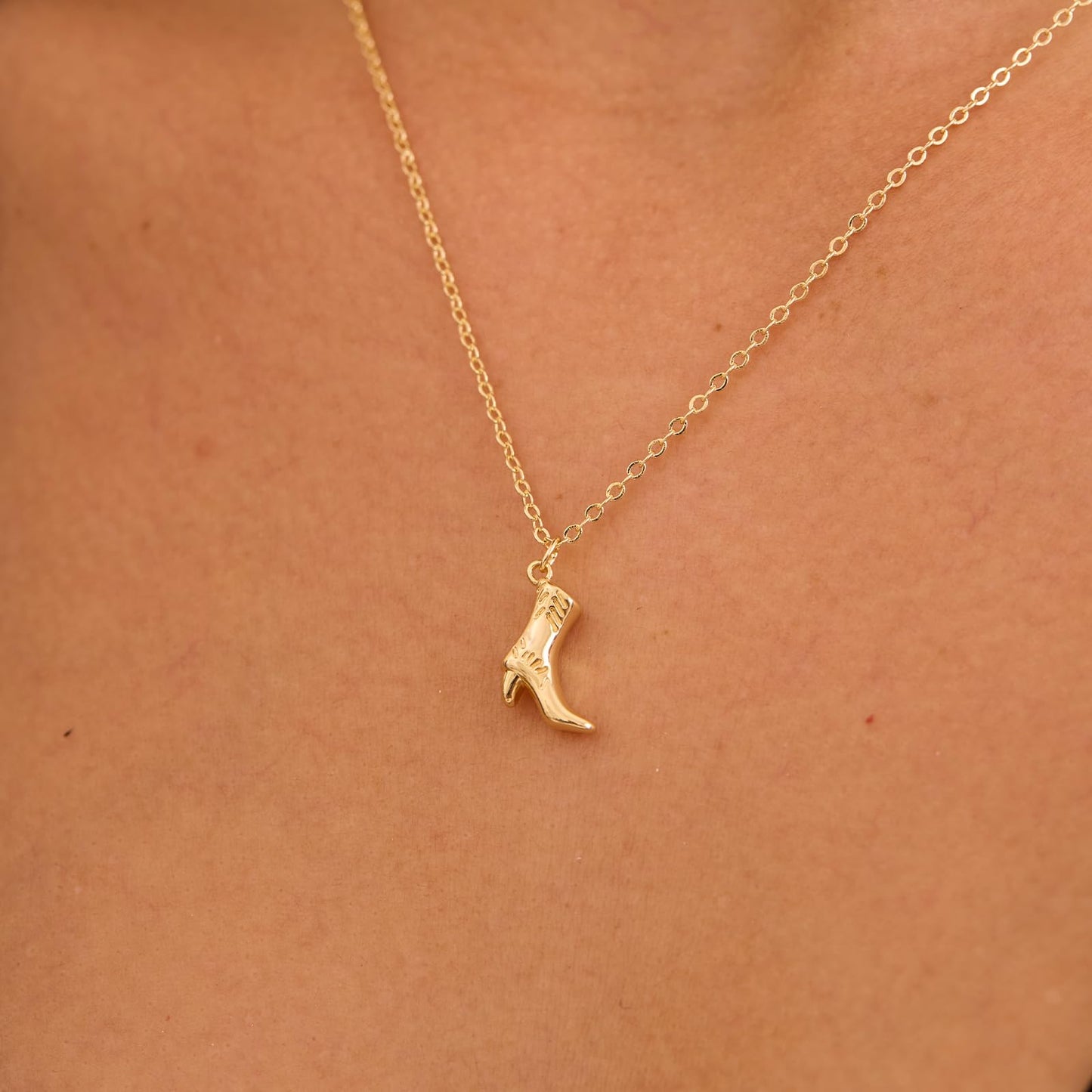 GUOKE Gold Boot Necklace for Women – 14K Gold Plated Cowgirl Pendant, Dainty Western Cowboy Boot Necklace, Minimalist Jewelry for Her