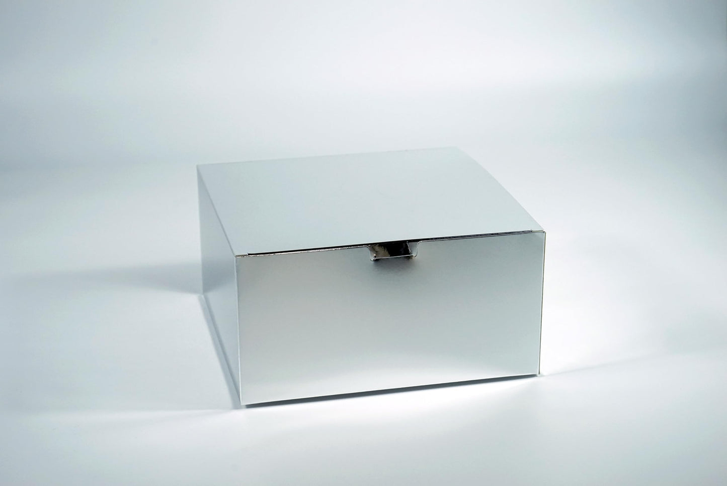 PandaPandaPPS Gift Boxes 25 pcs, 8"x8"x4", Metallic Silver Glossy and Mirror Finish, with Lids, Easy Assemble for Bridesmaid Proposal, Wedding, Party Favors and Festivals (Metallic Sliver, 8 * 8 * 4)