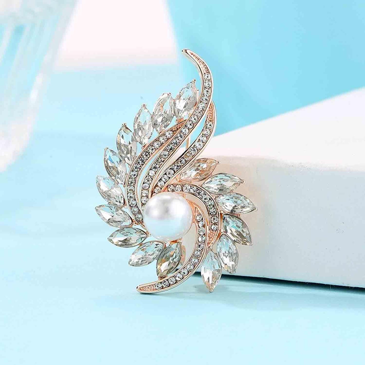Flower Crystal Brooches Pins Fashion Beautiful Created Rhinestone Floral Brooch Good Idea for Party Dance Wedding Banquet for Elegant Women Girl (Pearl Flower)