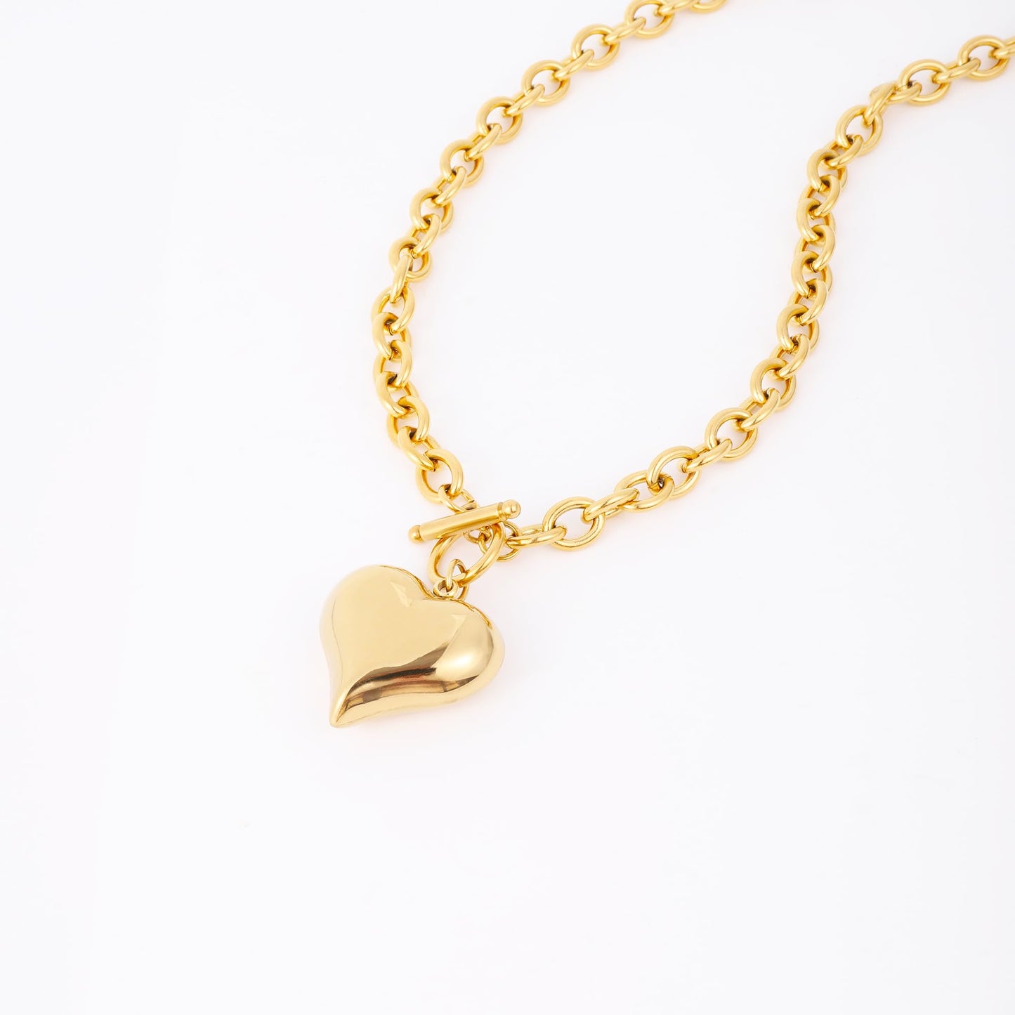 jomjeu Chunky Gold Necklace for Women 18K Gold Plated Heart Necklace Classic Trendy Pendant Gold Necklaces Jewelry Gifts for Women