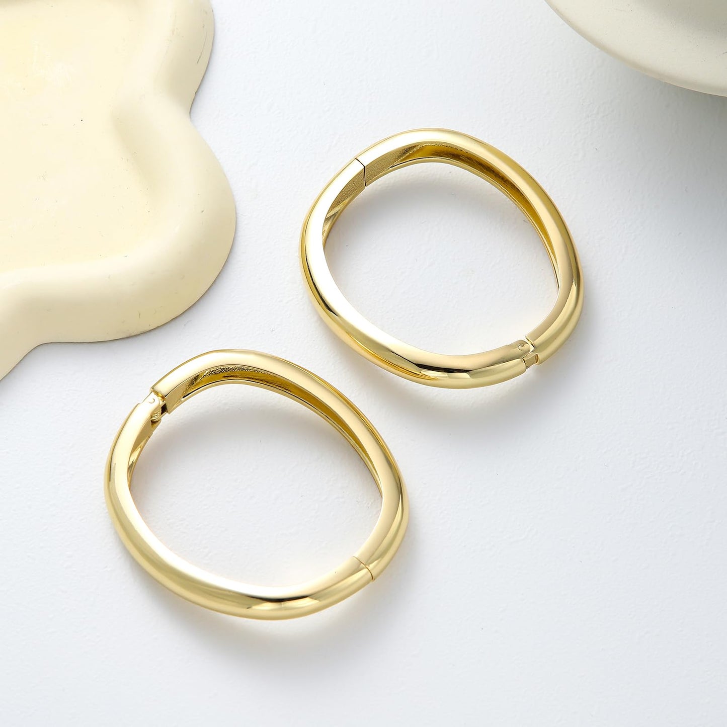 AYWFCBF Wavy Bangle Bracelets for Women | 2-Pack Twisted Wave Band Bangle | Trendy Hinged Cuff Open Wide Chunky Silver and Gold Bracelet Stack | Arm Cuff Jewelry for Women