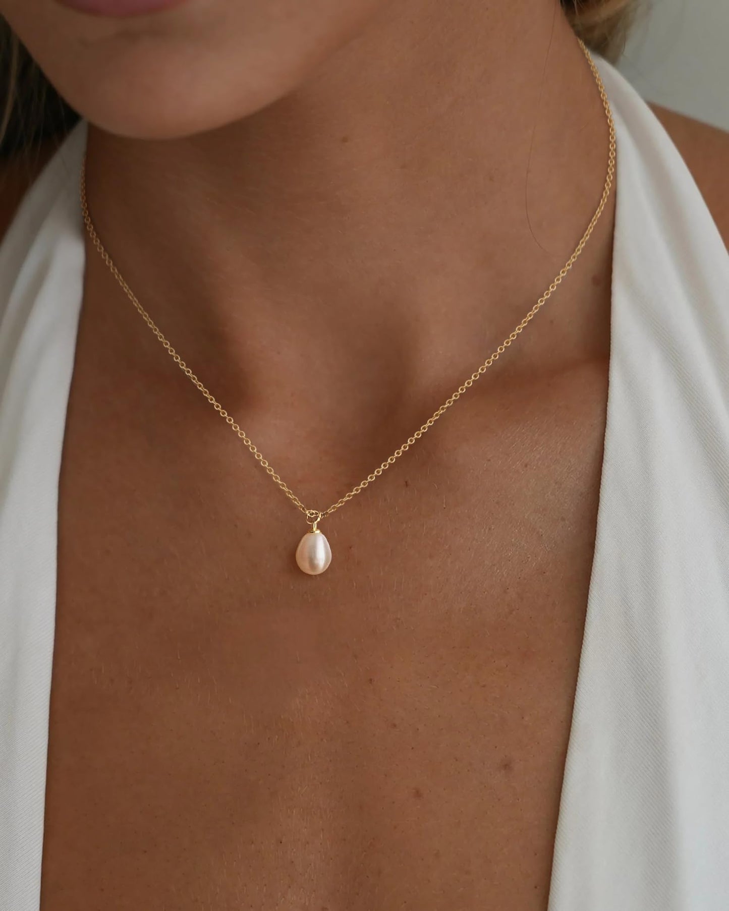 Sargetou Pearl Necklace for Women,14k Gold Plated Waterproof Cute Dainty Choker Necklace Drop Vintage Single Pearl Chain Trendy Jewelry Fashion Gift