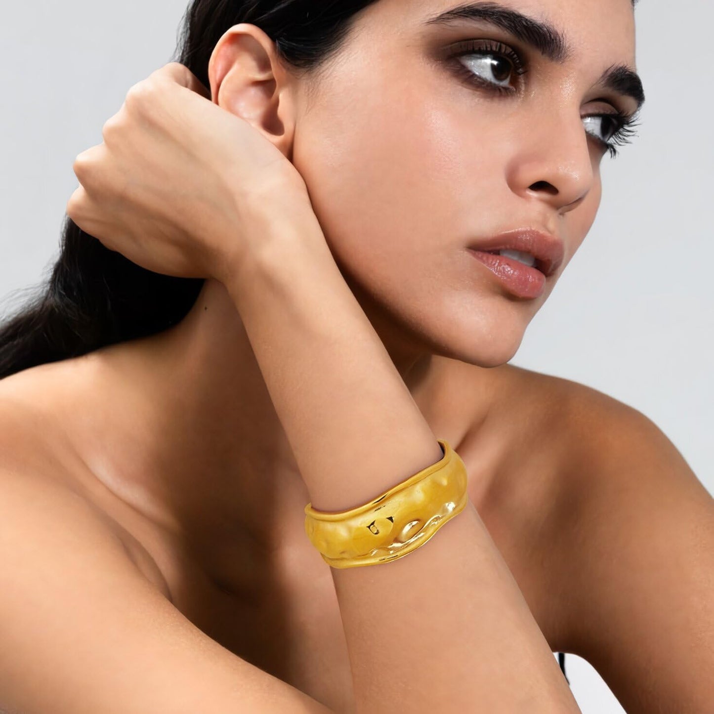 TENTMENTISE Gold Chunky Cuff Bangle Bracelets For Women 18K Gold Plated Hammered Cuff Bracelet Textured Wide Adjustable Bangle Open Cuff Fashion Jewelry Trendy Stackable Bracelets Gift for Her