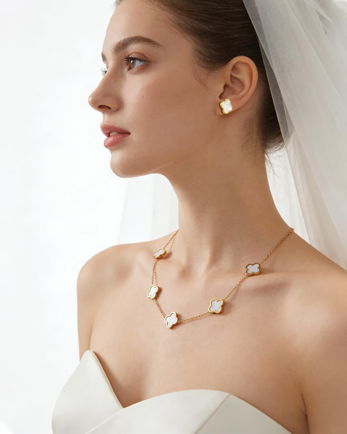 Aimétte Monette 18K Gold Plated Jewelry Set, Clover Necklace Stud Earrings for Women Hypoallergenic White Lucky Clover Pendant Necklace Gifts for Women Trendy