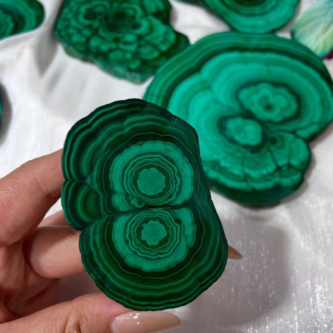 0.33-0.66 lb Natural Malachite Slabs - Premium Polished Crystal Slices for Home & Office Decor - Unique Raw-Edged Healing Stones 2-4 inch (0.33-0.44 lb)