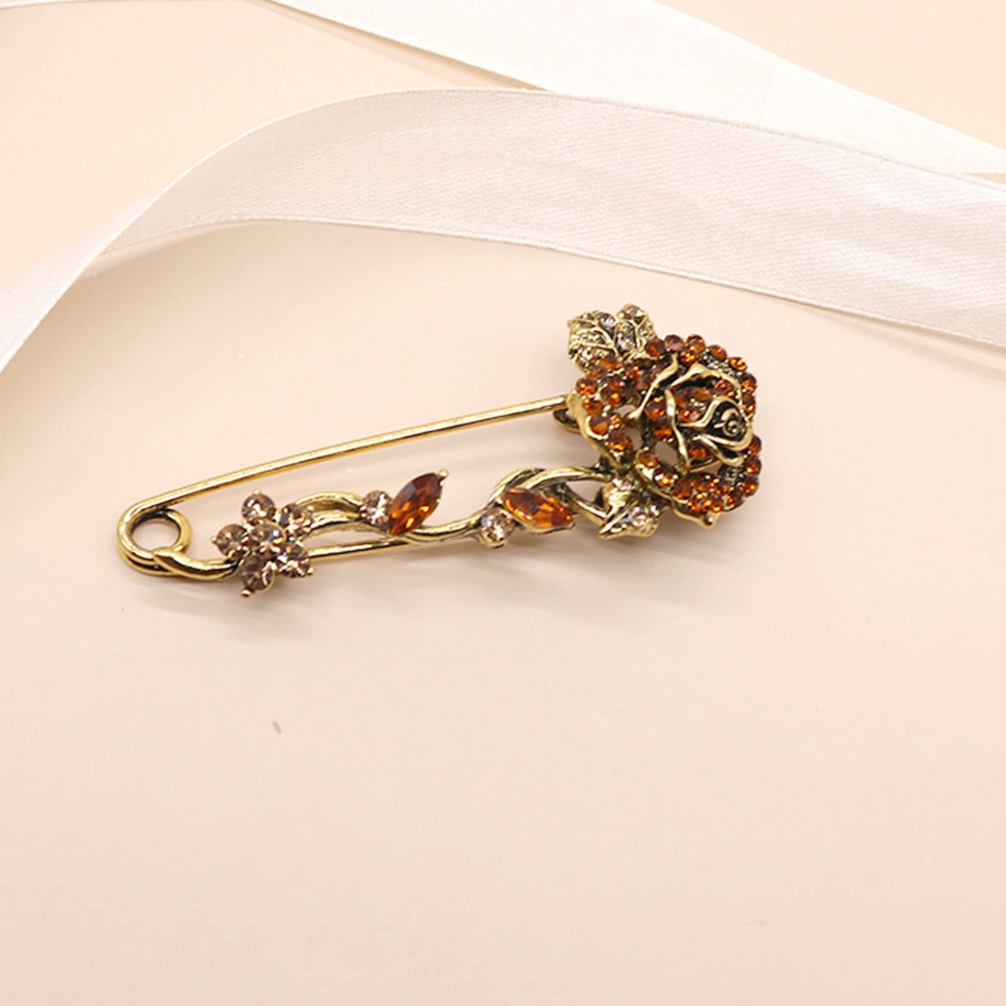 Retro Rose Flower Crystal Brooches Pins Elegant Beautiful Rhinestone Floral Brooch Good Idea for Party Dance Wedding Banquet Fashion Jewelry for Womens Girls (Retro Rose Flower)