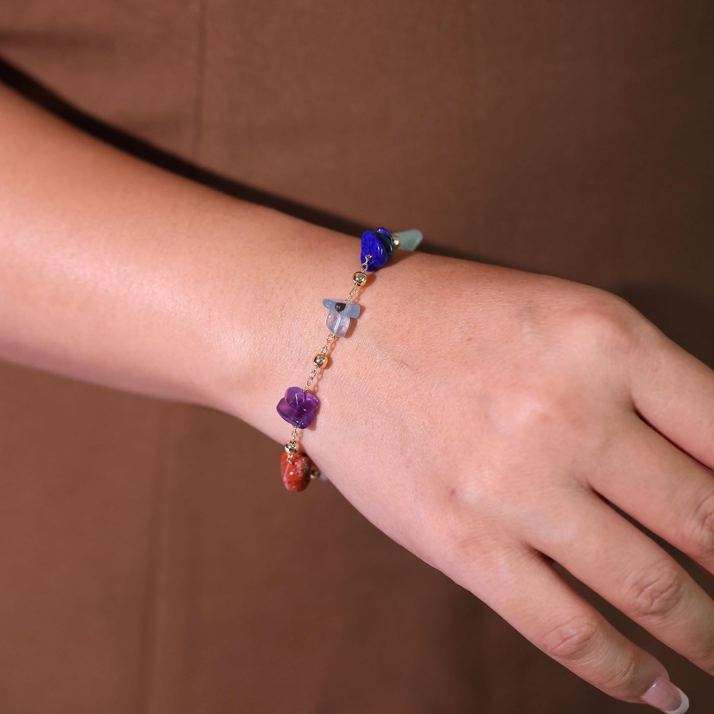 Xfoxstal 7 Chakra Reiki Gemstones Plated 14k Gold Chain Bracelets for Women Meditation Colorful Crystal Chips Beaded Bracelets (6″-8″)