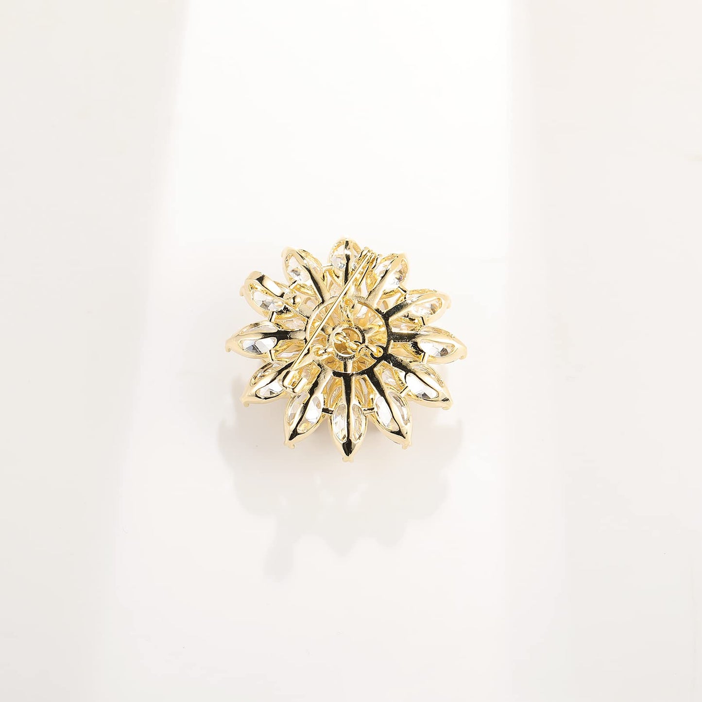 AILONMEI Gold Broach Christmas Pins And Brooches For Women Fashion Large Elegant Flower Designer Brooch Pin (Shiny Snowflake)