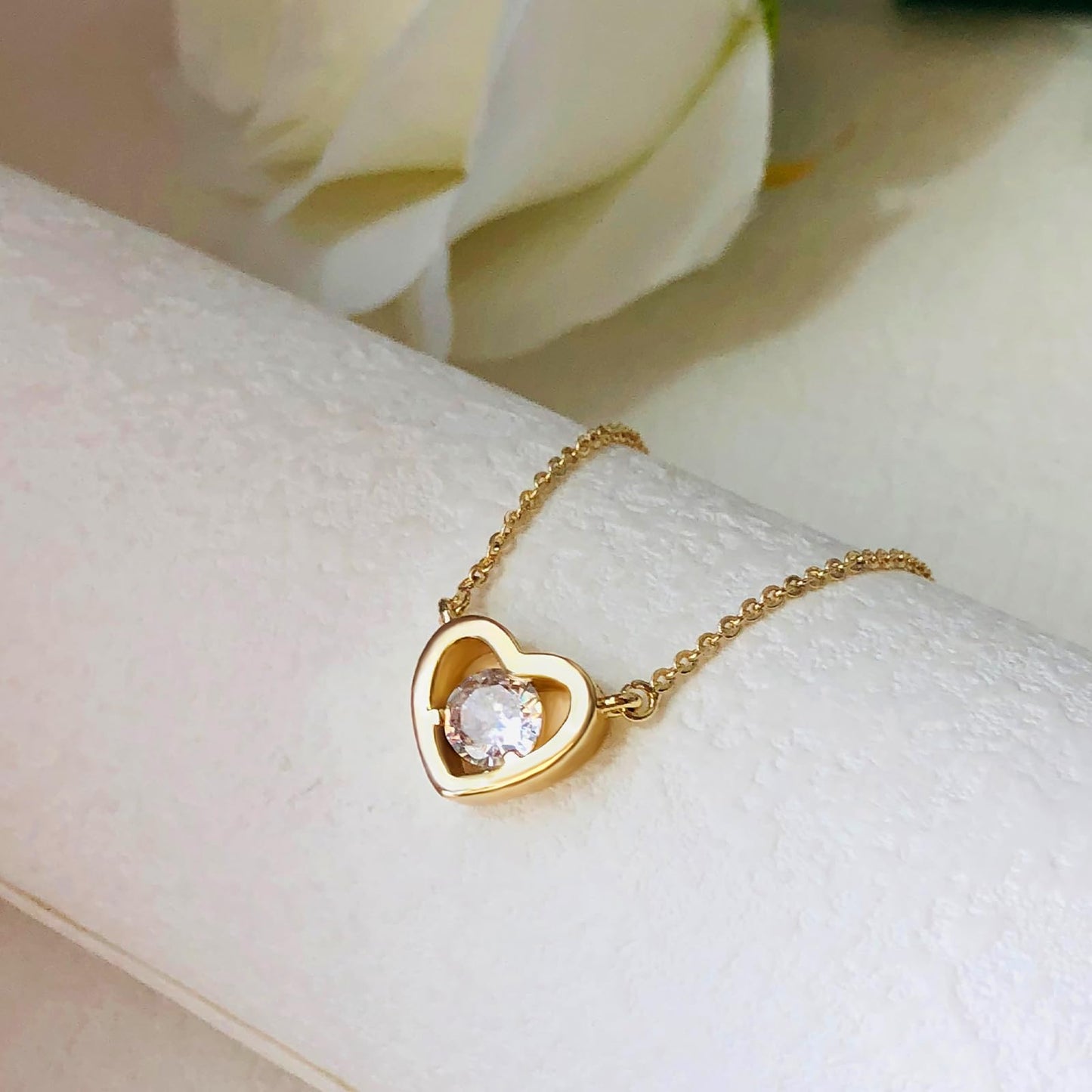 Zeffy Gold CZ Heart Necklace Tiny Cute Diamond Heart Choker Simple Dainty Gold Jewelry for Women Trendy Gifts