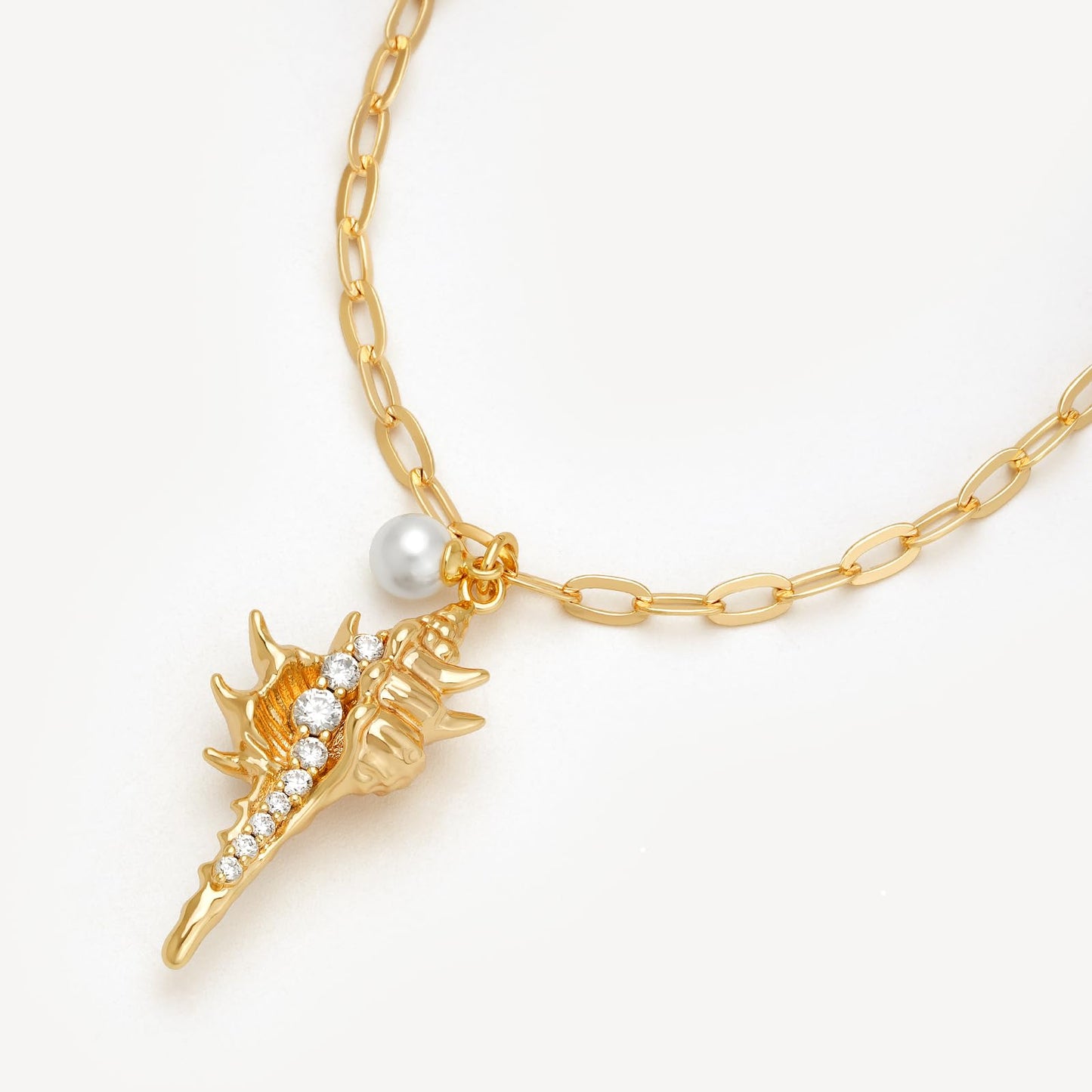 MEVECCO Dainty Gold Conch Pendent Necklace for Women 18K Gold Plated Conch Necklace Boho Beach Handmade Ocean Jewelry for Holiday