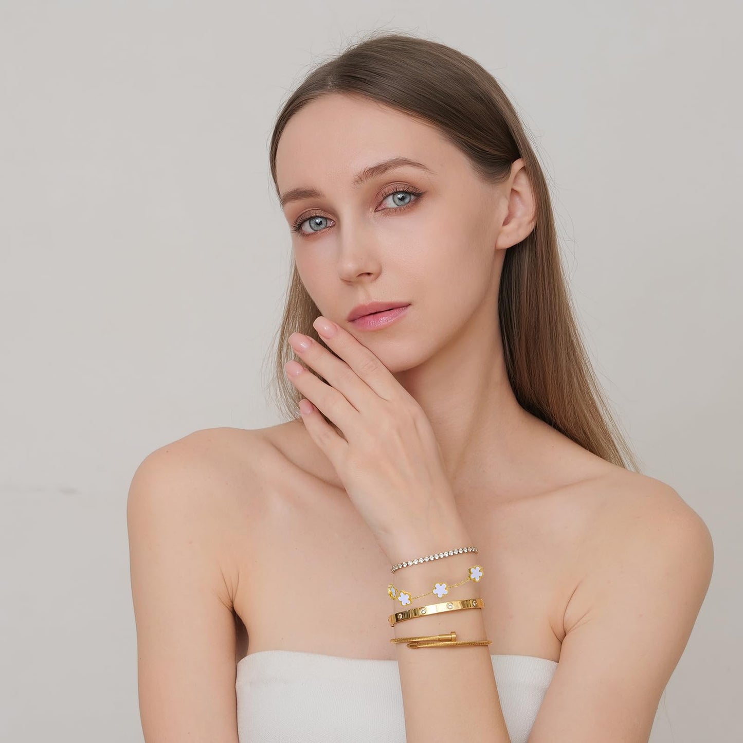 MVCOLEDY 18 K Gold Plated Love Bracelet Stack for Women 4-Piece Bracelet with Synthetic Shell Floral Clover Chain, Tennis Chain and Crystal Gold Bangle, Love Bracelet Design Gift Jewelry for Valentines Mother's Day (White)