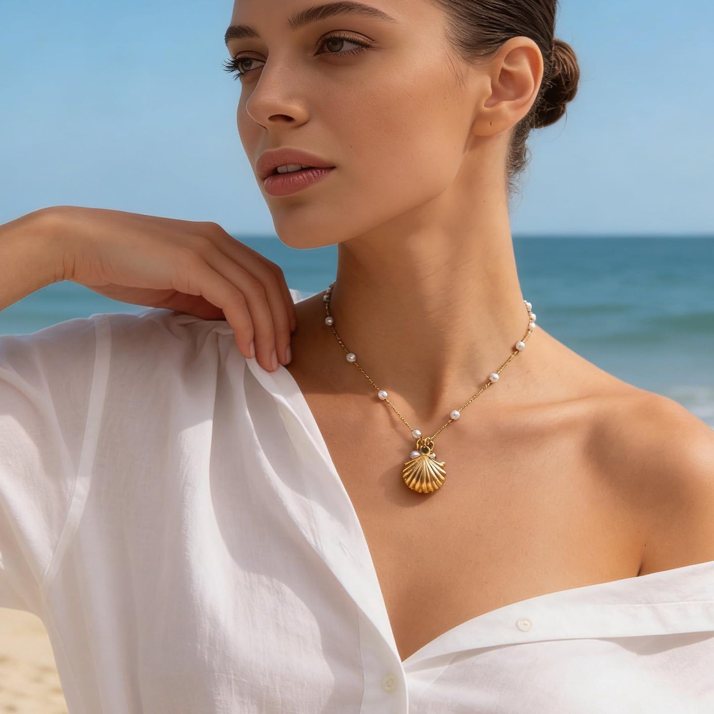 Shell Starfish Necklace for Women Gold Tone Layered Beach Jewelry Pearl Seashell Charm Adjustable Coastal Necklace for Summer Vacation Outfits Gifts