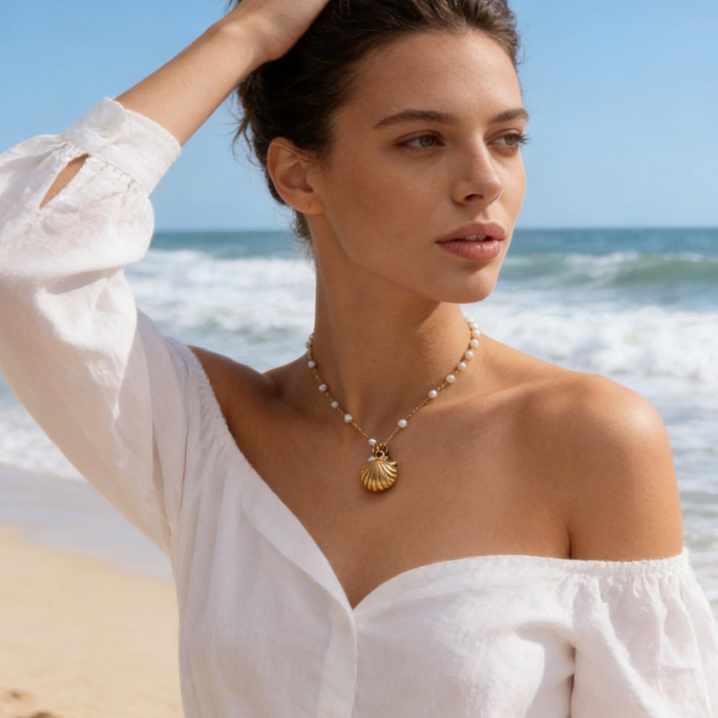 Shell Starfish Necklace for Women Gold Tone Layered Beach Jewelry Pearl Seashell Charm Adjustable Coastal Necklace for Summer Vacation Outfits Gifts