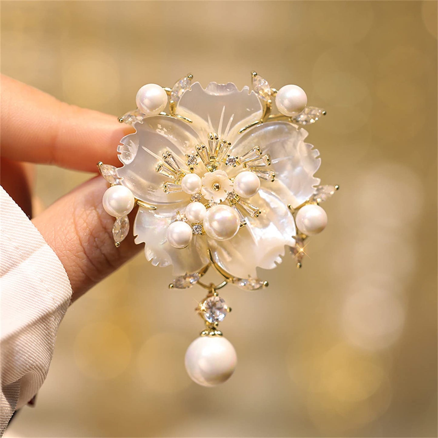AILONMEI Elegant Pearl Flower Designer Brooch Pins Broches Costume Jewelry For Women Fashion Christmas Gift (Shell Flower)