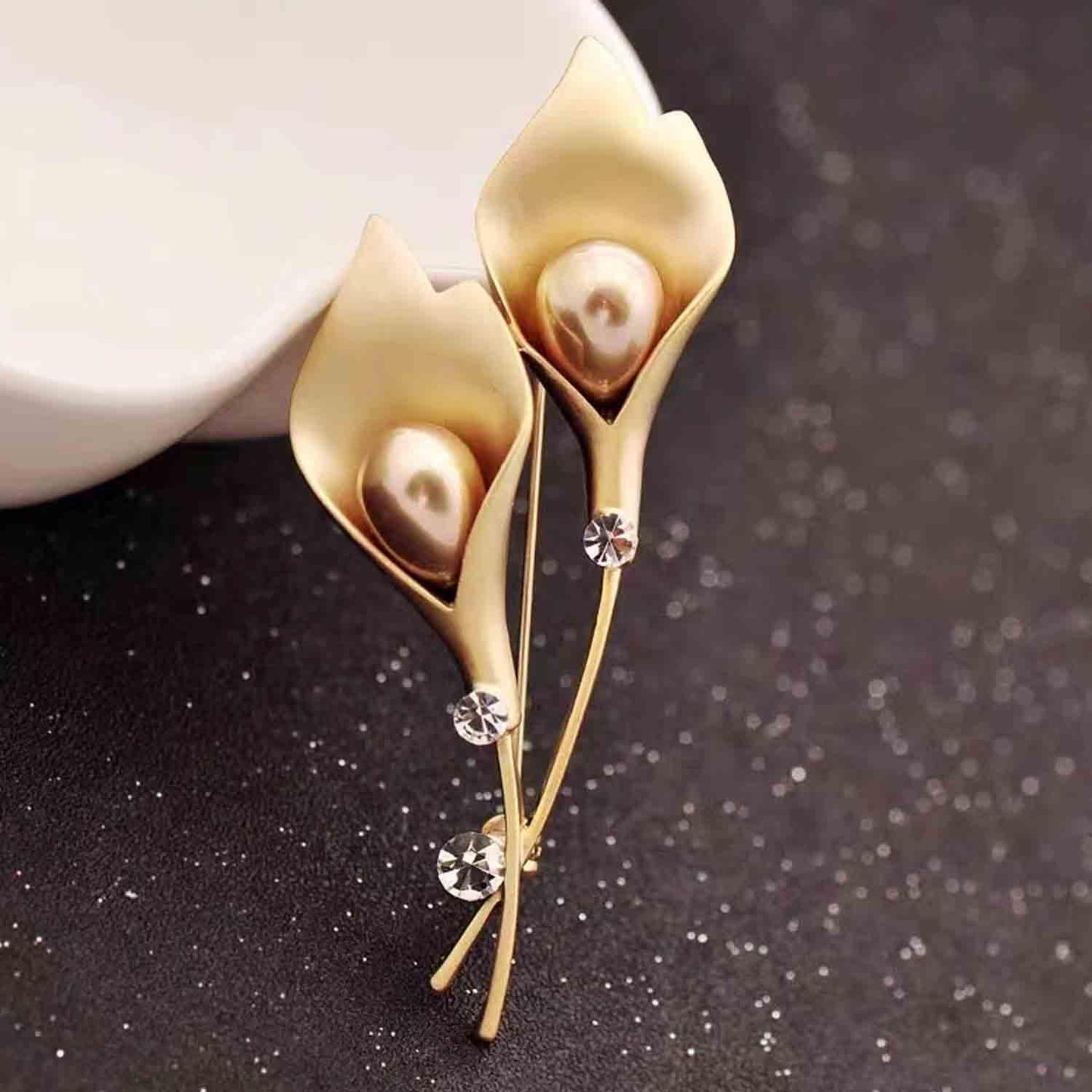 Lily Flower Crystal Brooches Pins Fashion Beautiful Created Rhinestone Pearl Floral Brooch Good Idea for Party Dance Wedding Banquet for Elegant Women Girl (Gold Lily)