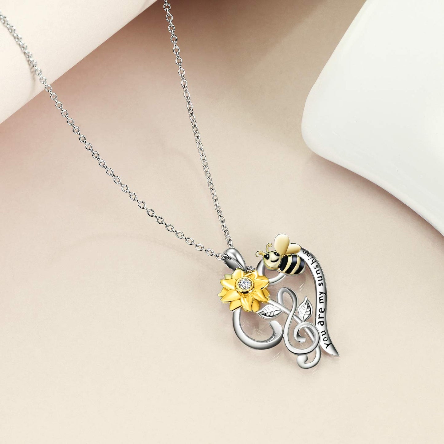 LUHE Bee Necklace 925 Sterling Silver Honeycomb Cute Flower Pendant Necklaces for Women Christmas Gifts for Her Women