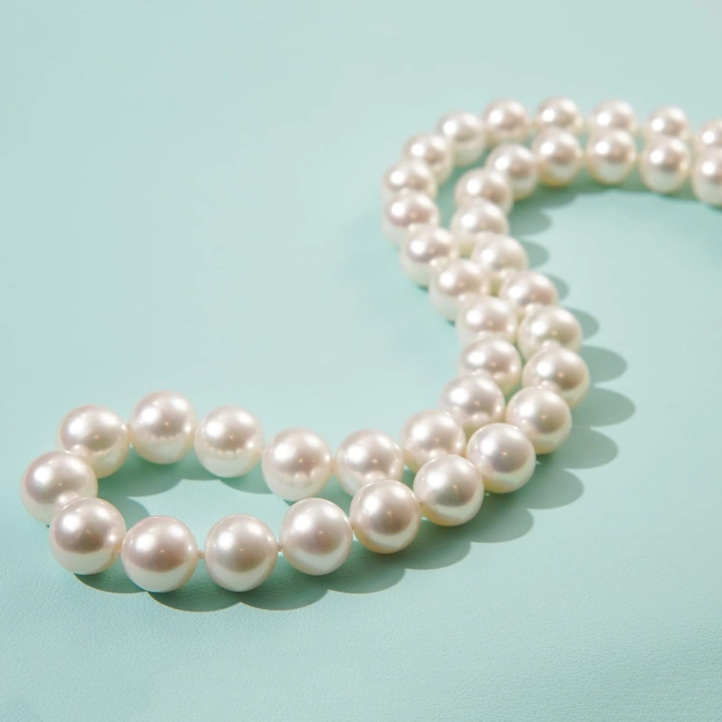 HUWODY Round White Simulated Shell Pearl Necklace Strand Pearl Choker Necklace Jewelry for Women 10mm 16inch