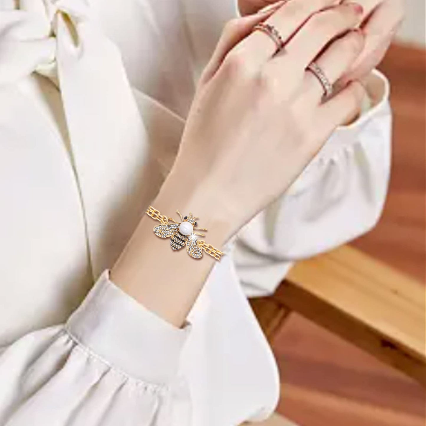 Honey Bee Turquoise Beaded Bracelet Crystal Insect Themed Bee Chain Link Bracelets Animal Fashion Shell Pearl Elastic Bracelets Gold Tone (White Pearl Chain)