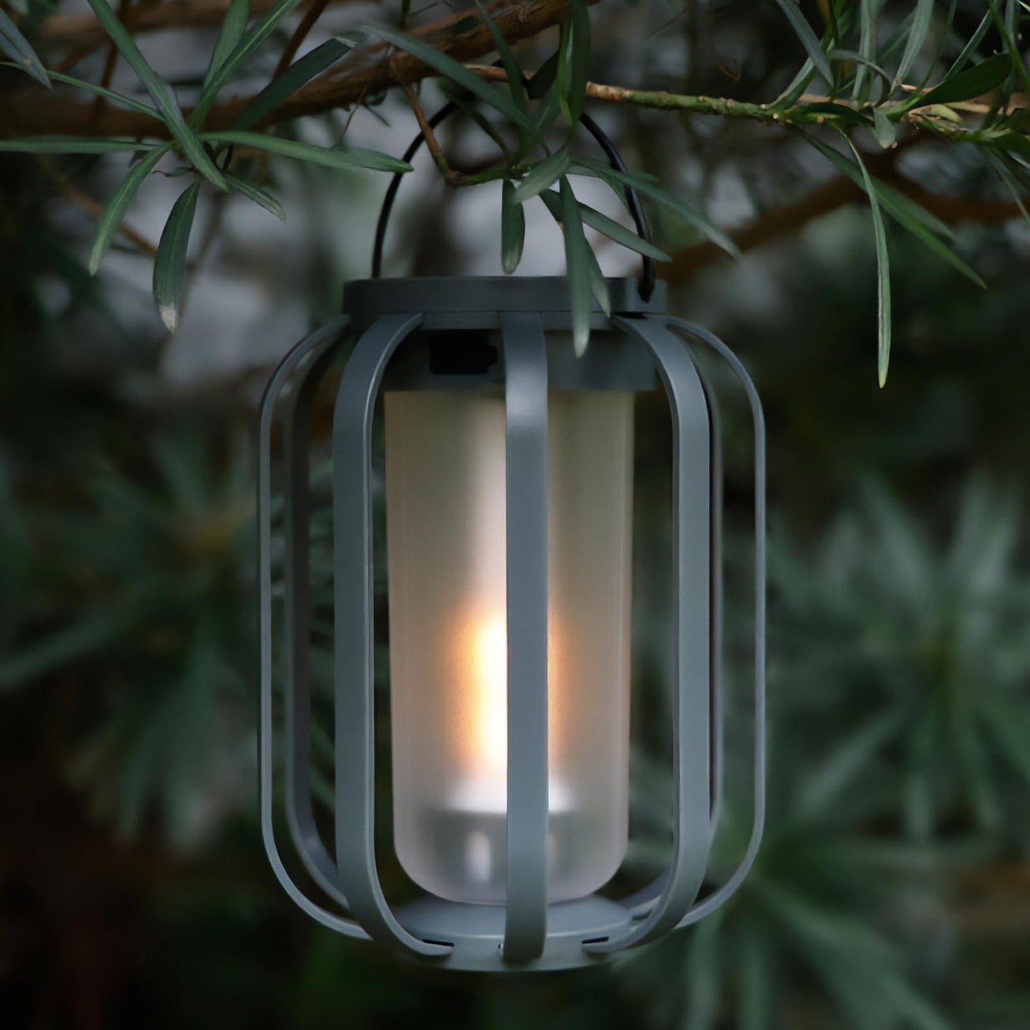 Solar Lanterns Outdoor Waterproof Garden Decor, Flickering Flame Hanging Solar Lights with Tripod Decoration Outside for Yard, Patio, Backyard, Garden, Ideal Gifts for Women Mom Grandma