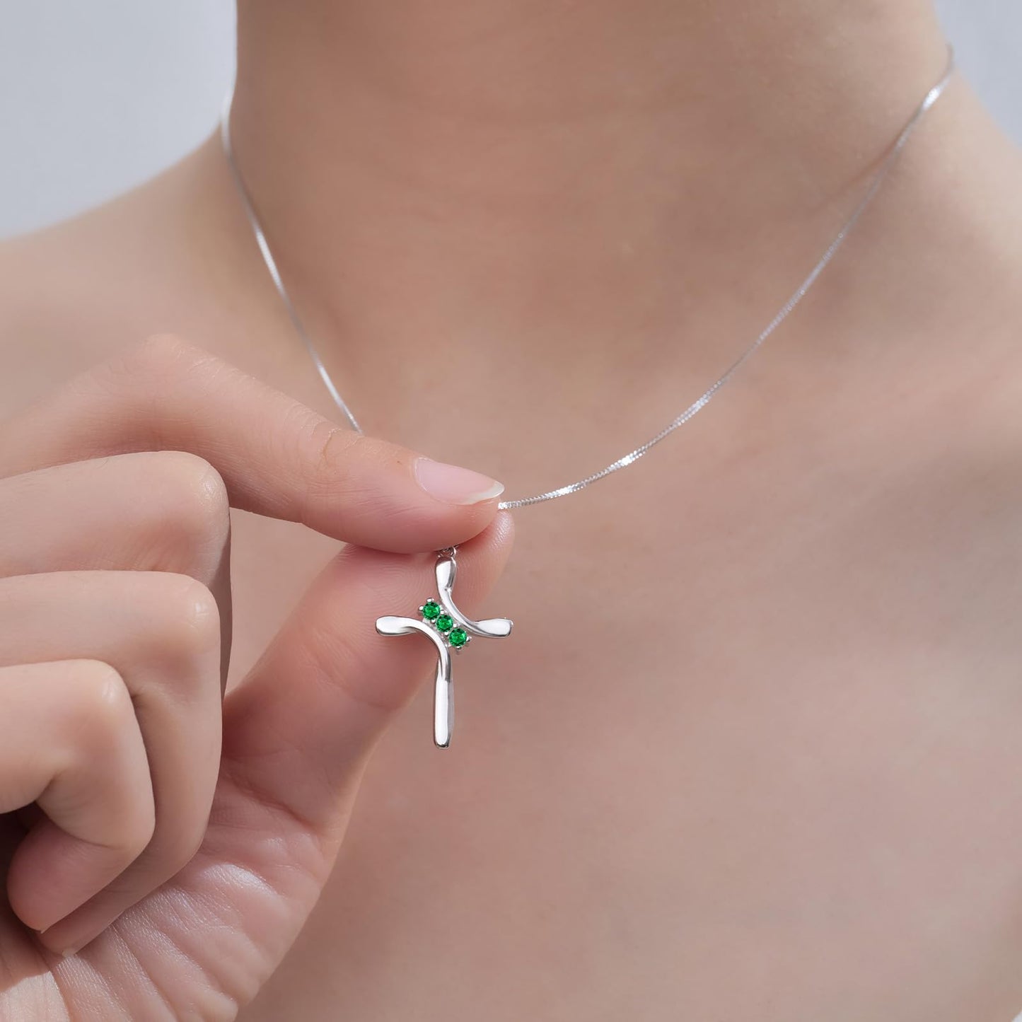 EVERU S925 Sterling Silver Cross Necklace for Women Birthstone Necklace with Cubic Zirconia 18K Gold Plated Cross Pendant Jewelry Ideal Gift Green Emerald May