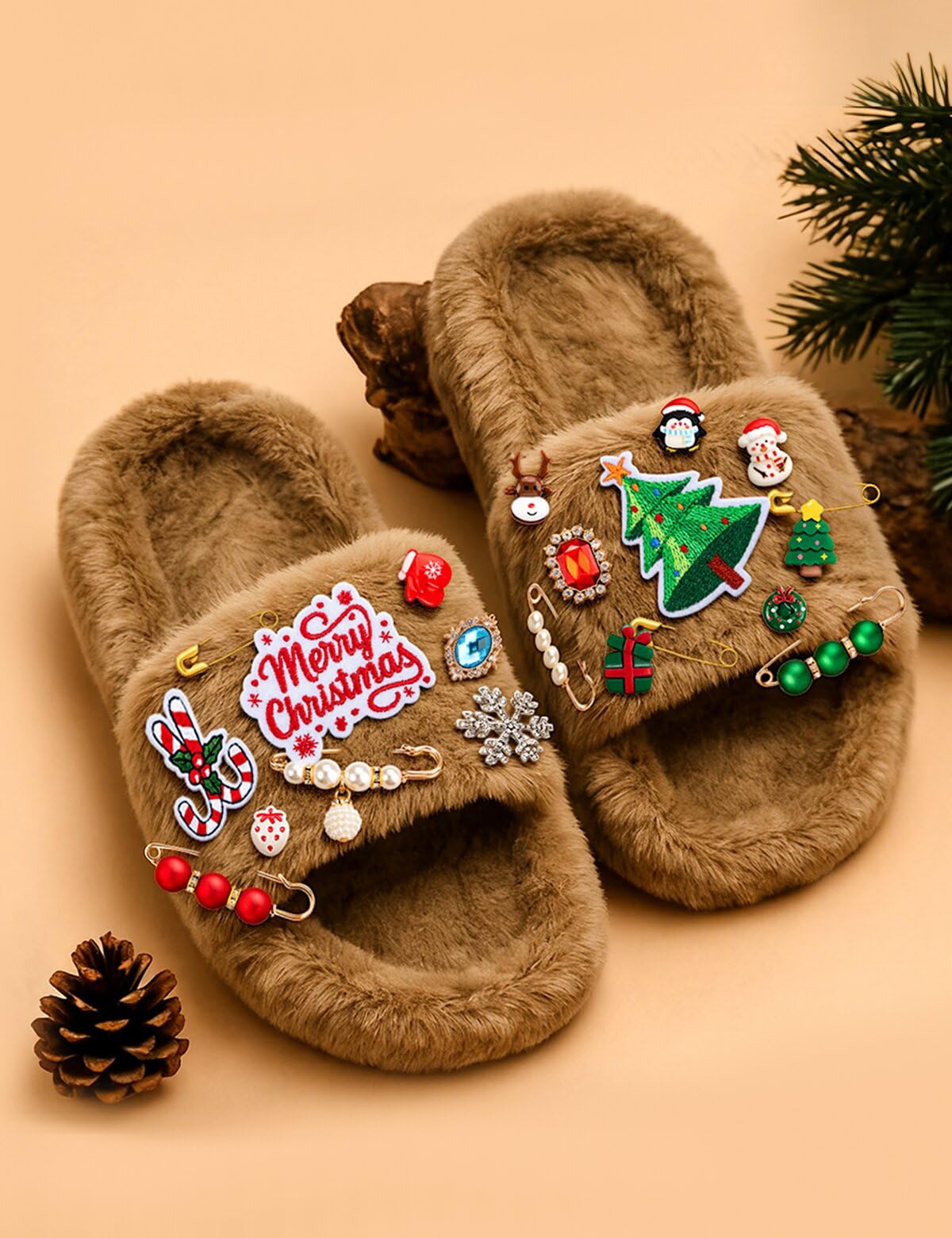 RQAYE 168Pcs Christmas Junk Socks Charms Kit, Gold Brooches and Pins for Women,Pearl and Rhinestone Shoe Charms with Safety Pins for Holiday Decoration